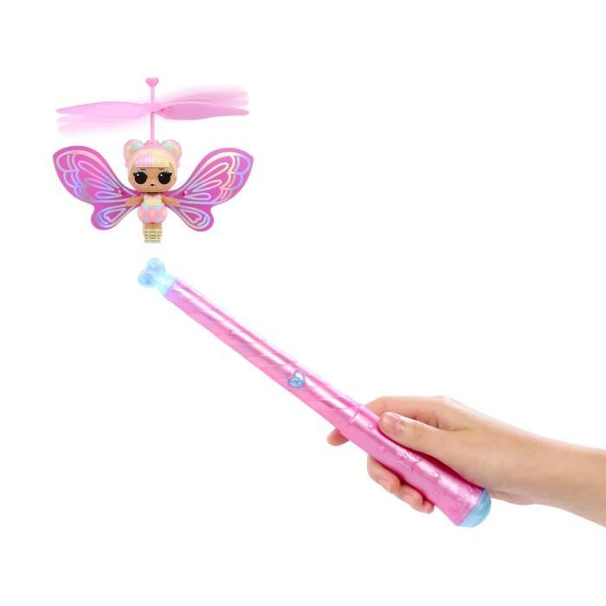 Ein pinker Zauberstab in einer Hand hält eine fliegende Fee mit Flügeln und Propeller.