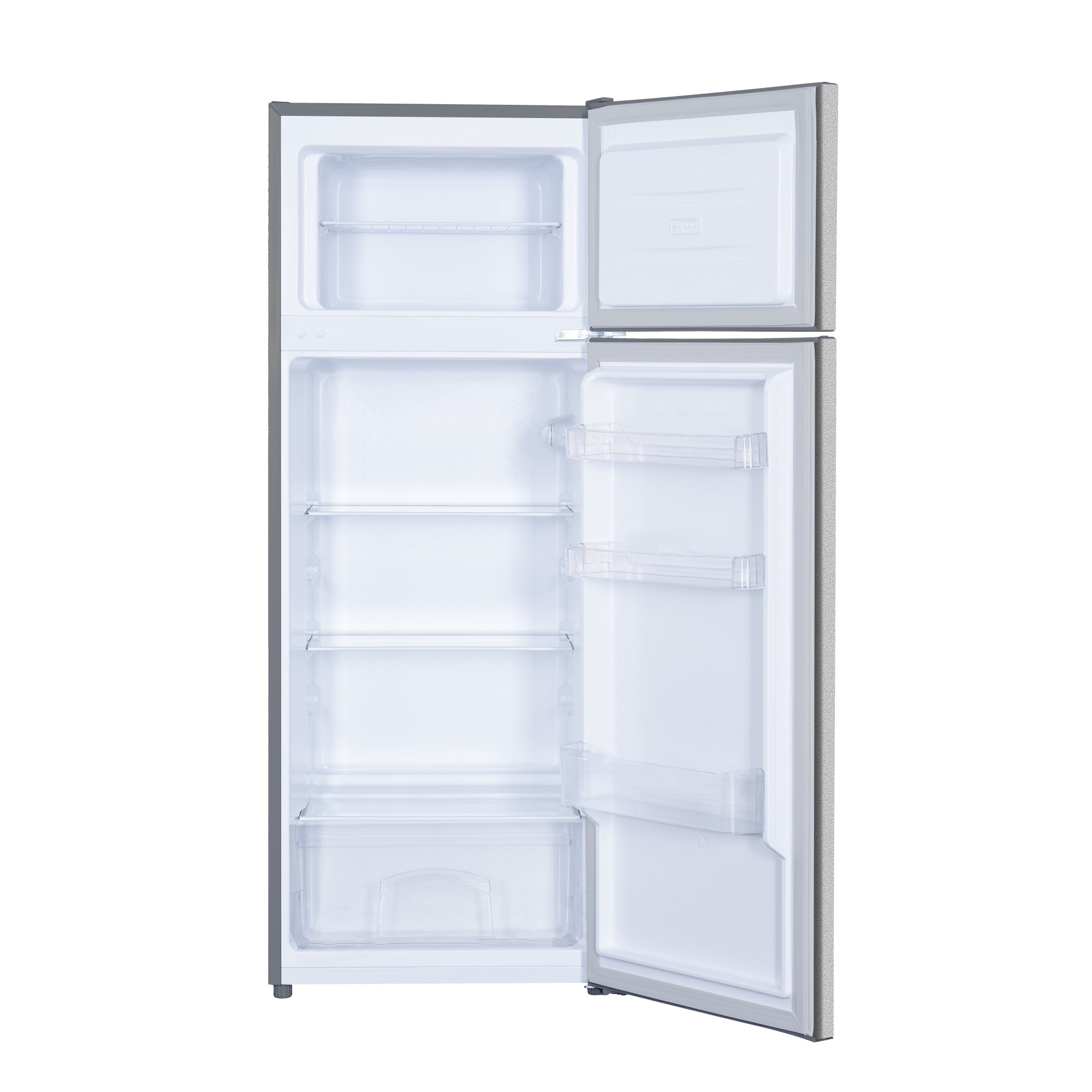 Ein offener, leerer Kühlschrank mit zwei Türen und Regalen.