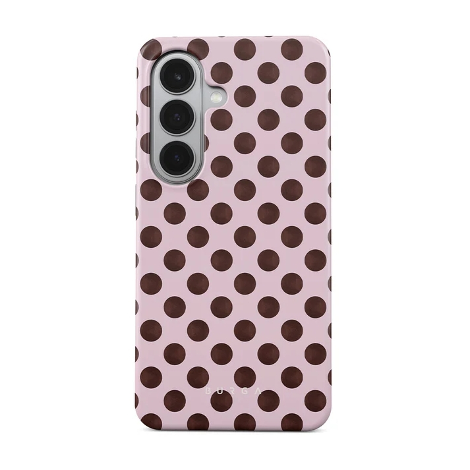 Een roze telefoonhoesje met bruine stippen en een camera-uitsparing.