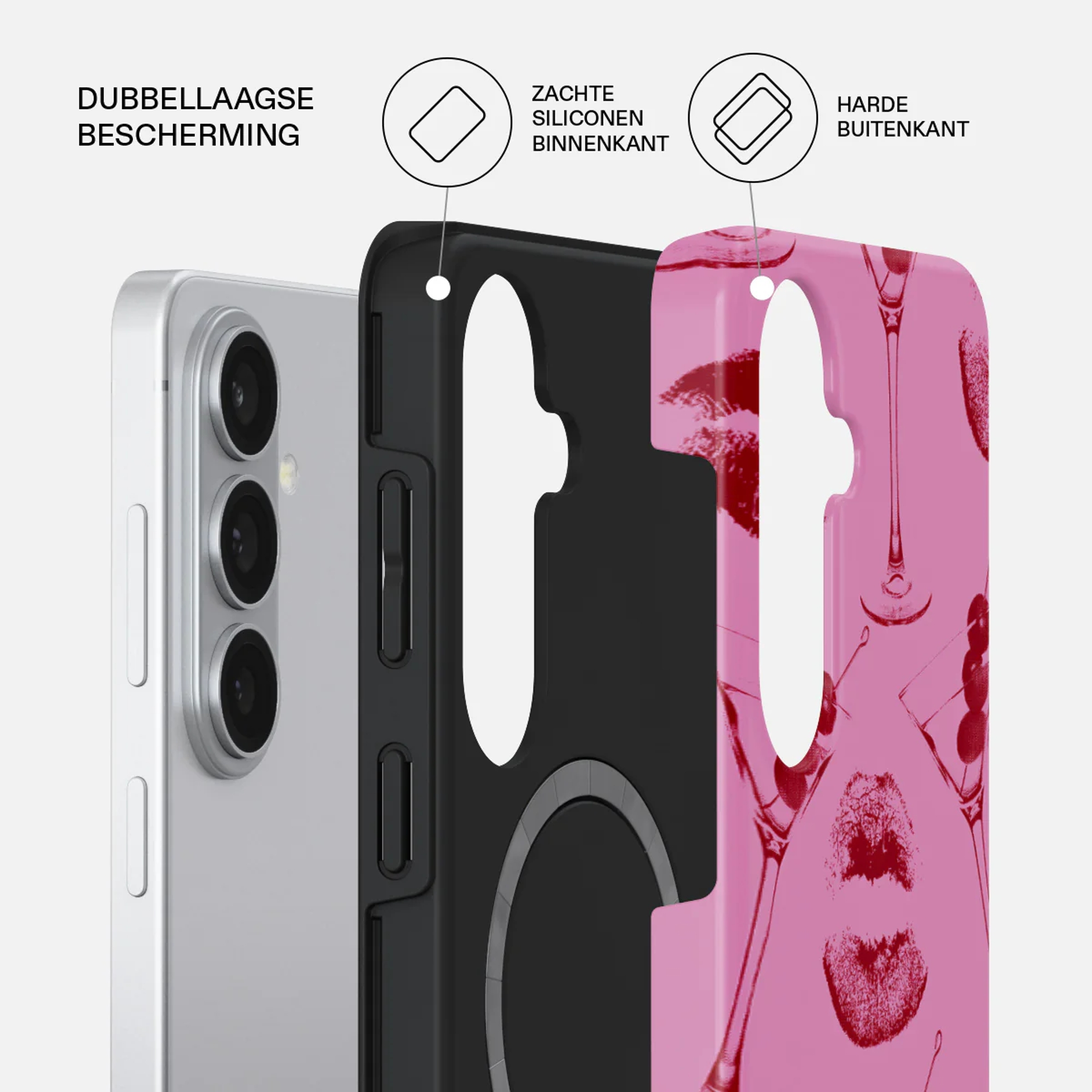 Een zilveren smartphone met een roze hoes met lippenstiftafdrukken en wijnglazen.