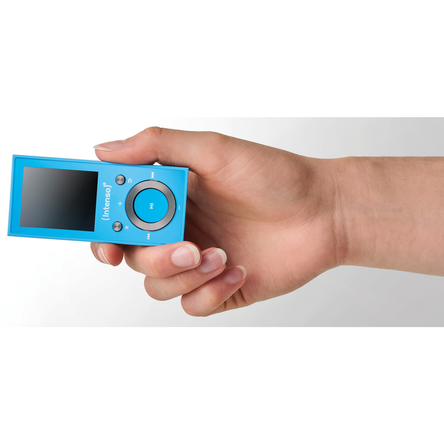 Eine Hand hält einen kleinen, blauen MP3-Player mit einem schwarzen Bildschirm.