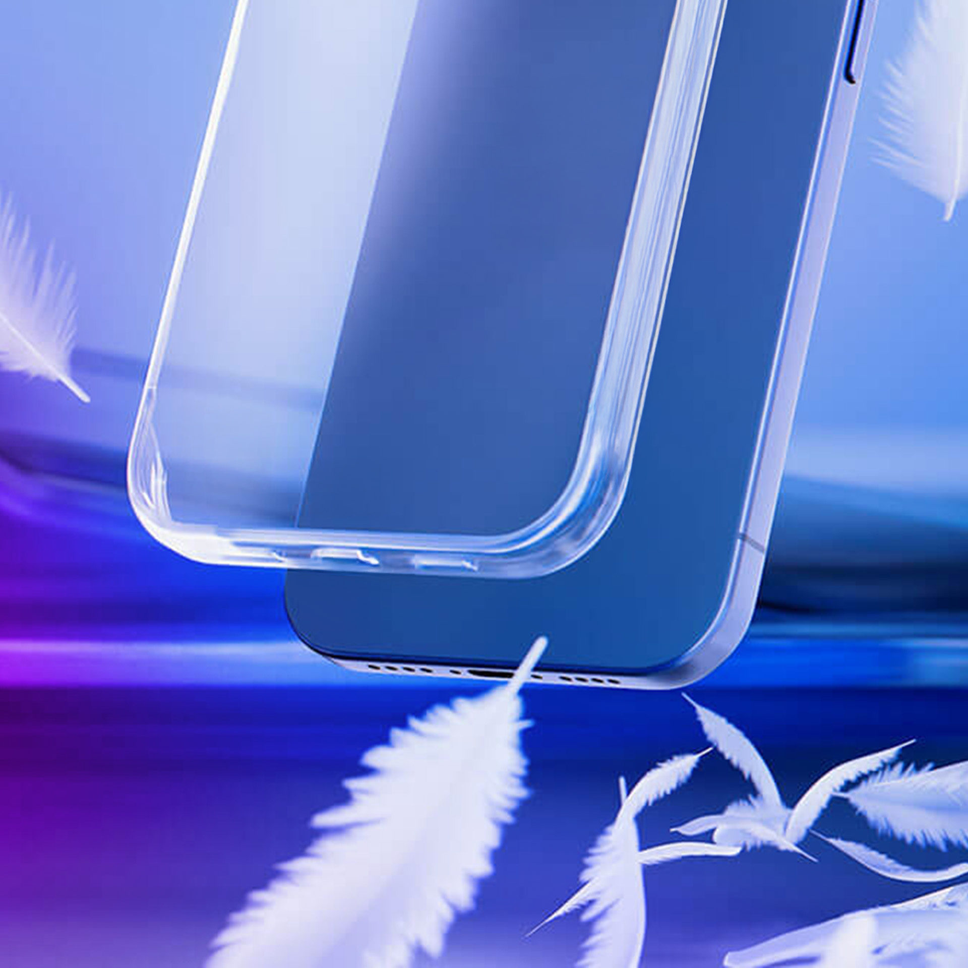 Przezroczyste etui na telefon unosi się nad niebieskim telefonem, otoczone piórami.