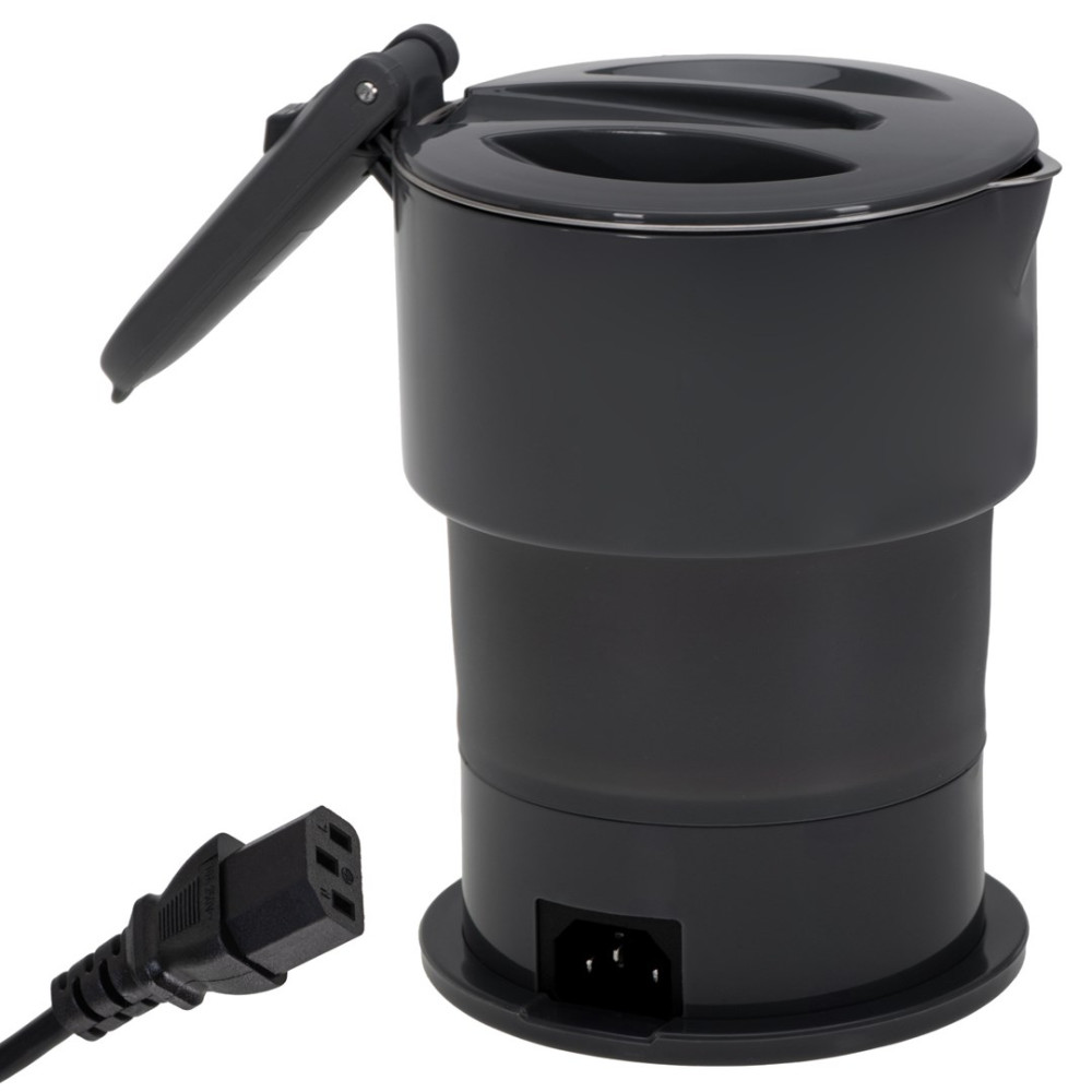 Szary składany czajnik turystyczny z uchwytem i kablem zasilającym na białym tle.