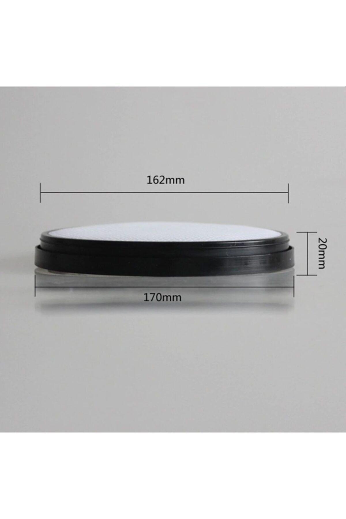 Beyaz üstlü düz siyah nesne, 162mm genişlik, 170mm uzunluk, 20mm yükseklik.