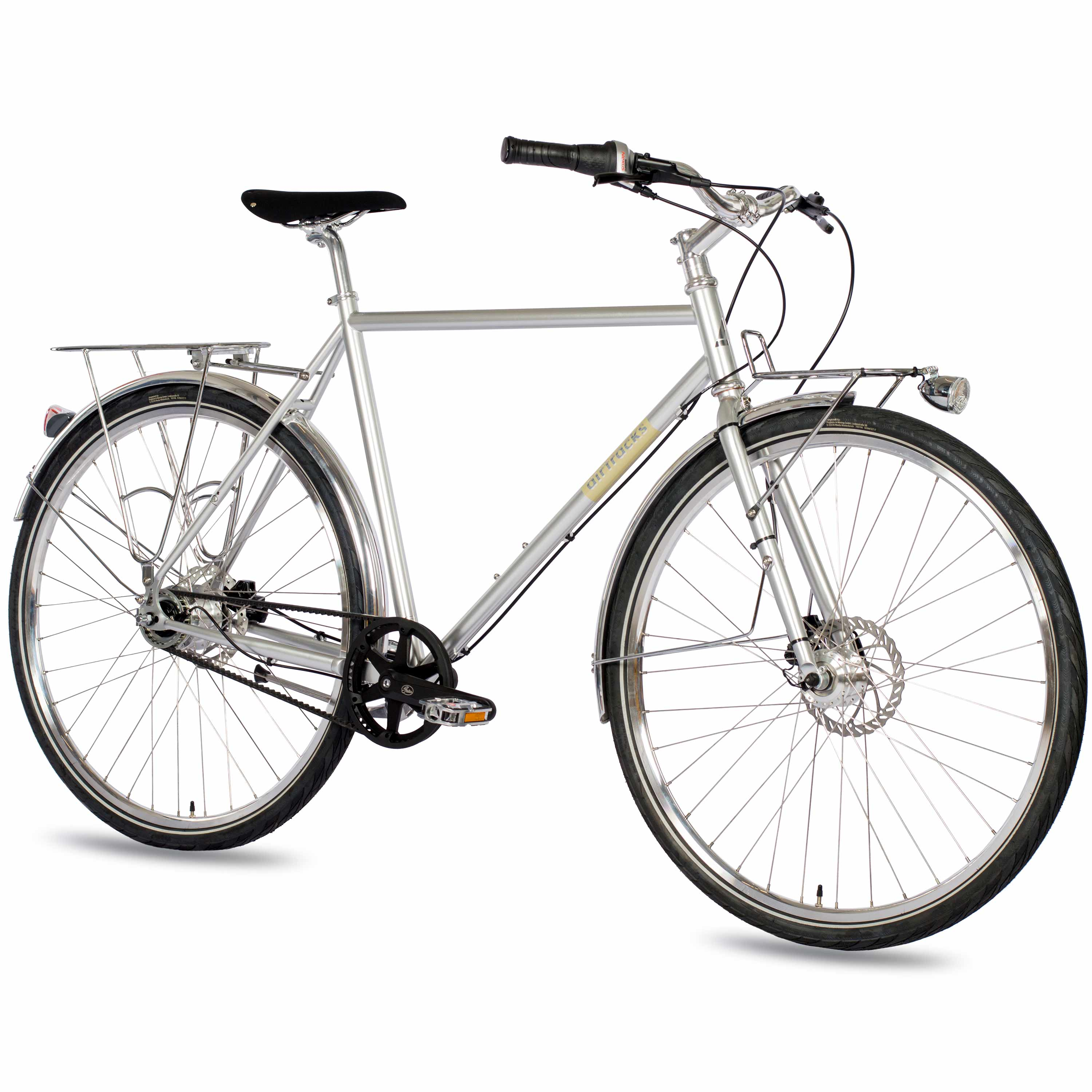 Ein silbernes Fahrrad mit Gepäckträgern, Schutzblechen und Scheibenbremsen steht vor weißem Hintergrund.