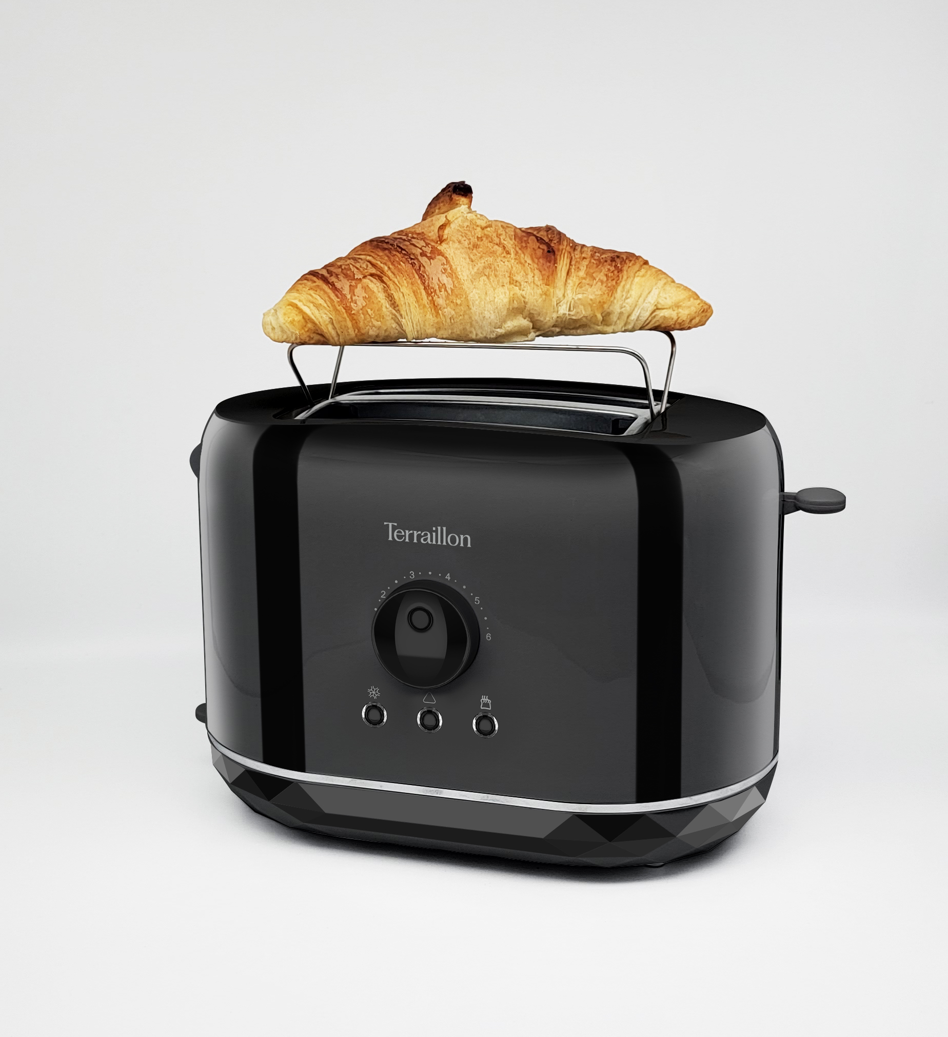 Ein schwarzer Toaster mit einem Croissant auf dem Rost.