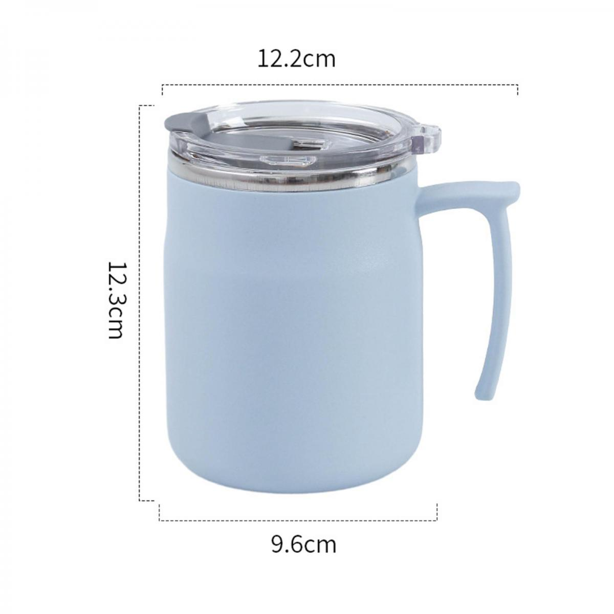 Hellblaue Tasse mit Griff und durchsichtigem Deckel. Maße sind angegeben.