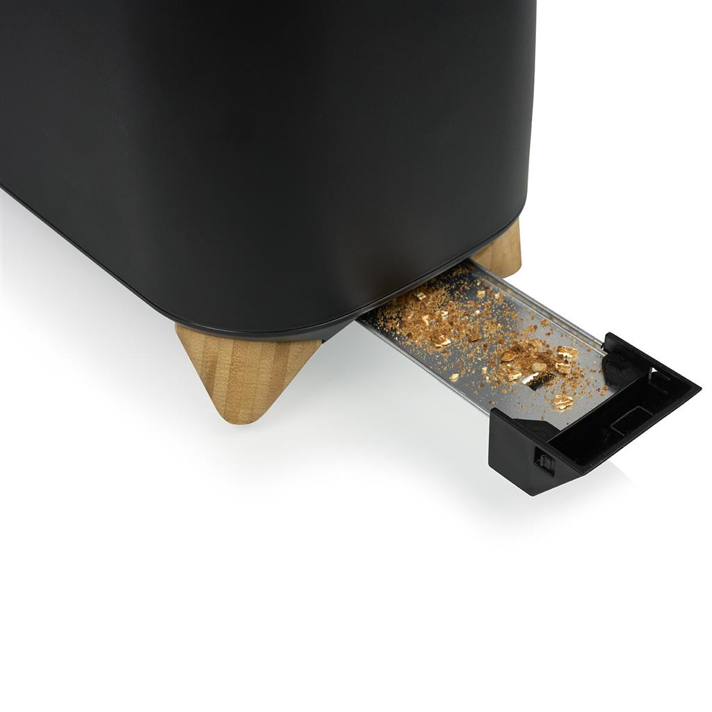 Ein schwarzer Toaster mit Holzfüßen, Krümelschublade mit Krümeln.