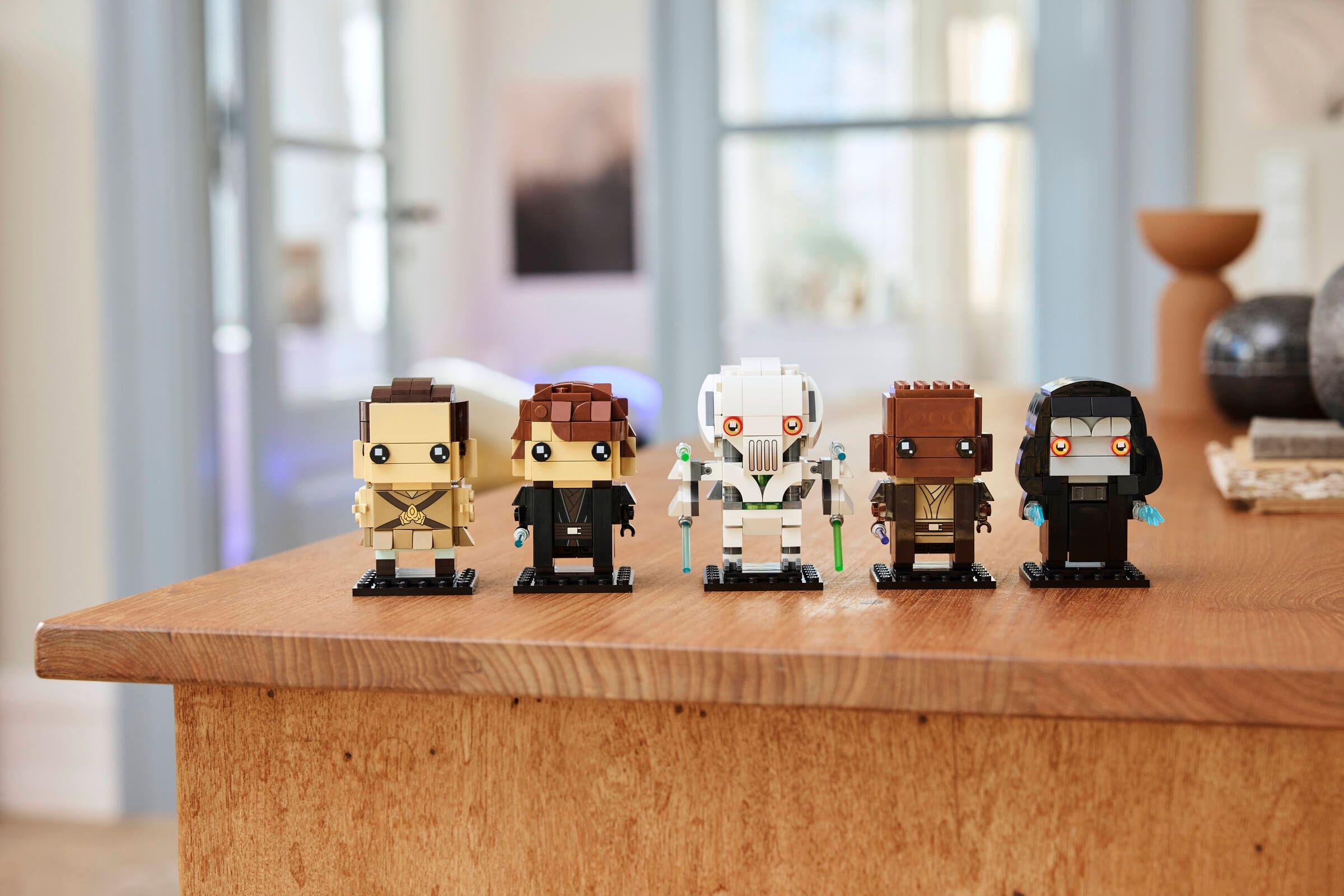 Beş Lego figürü: Anakin, Obi-Wan, Grievous, Mace Windu, Palpatine.