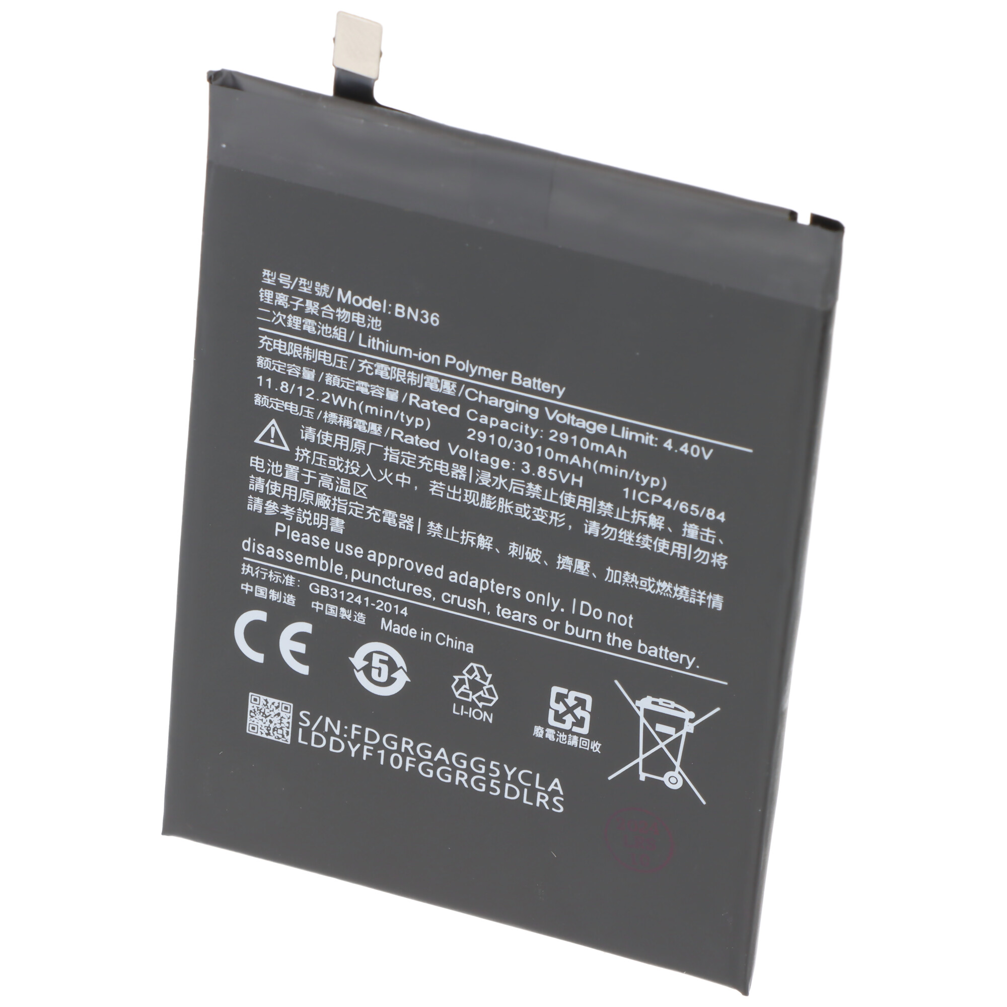 Una batteria agli ioni di litio nera BN36 con specifiche e avvertenze stampate.