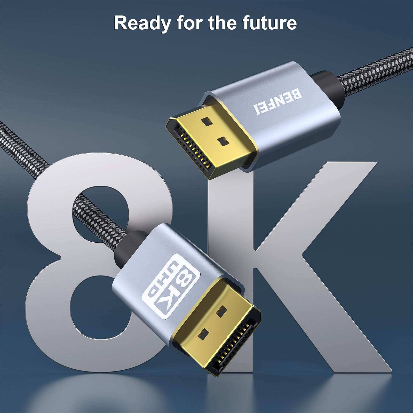 Zwei 8K-HDMI-Kabel mit silbernen Steckern und geflochtenen Kabeln liegen vor großen silbernen 8K-Zahlen.