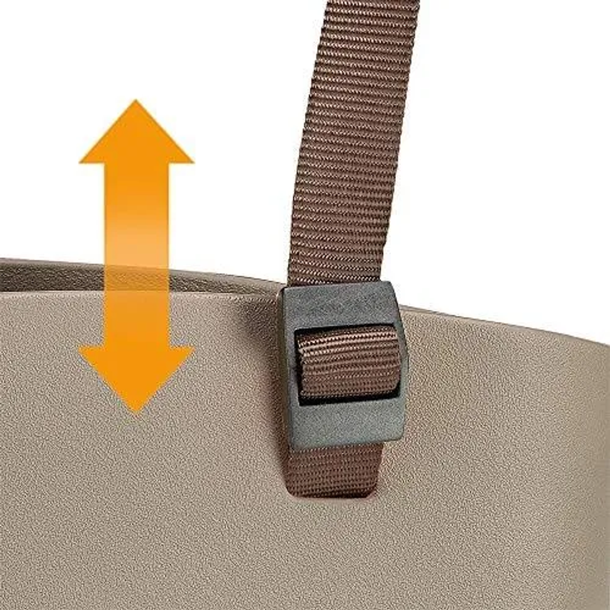 Brauner Gurt mit Schnalle an beigefarbener Tasche, orange Pfeile zeigen aufwärts/abwärts.
