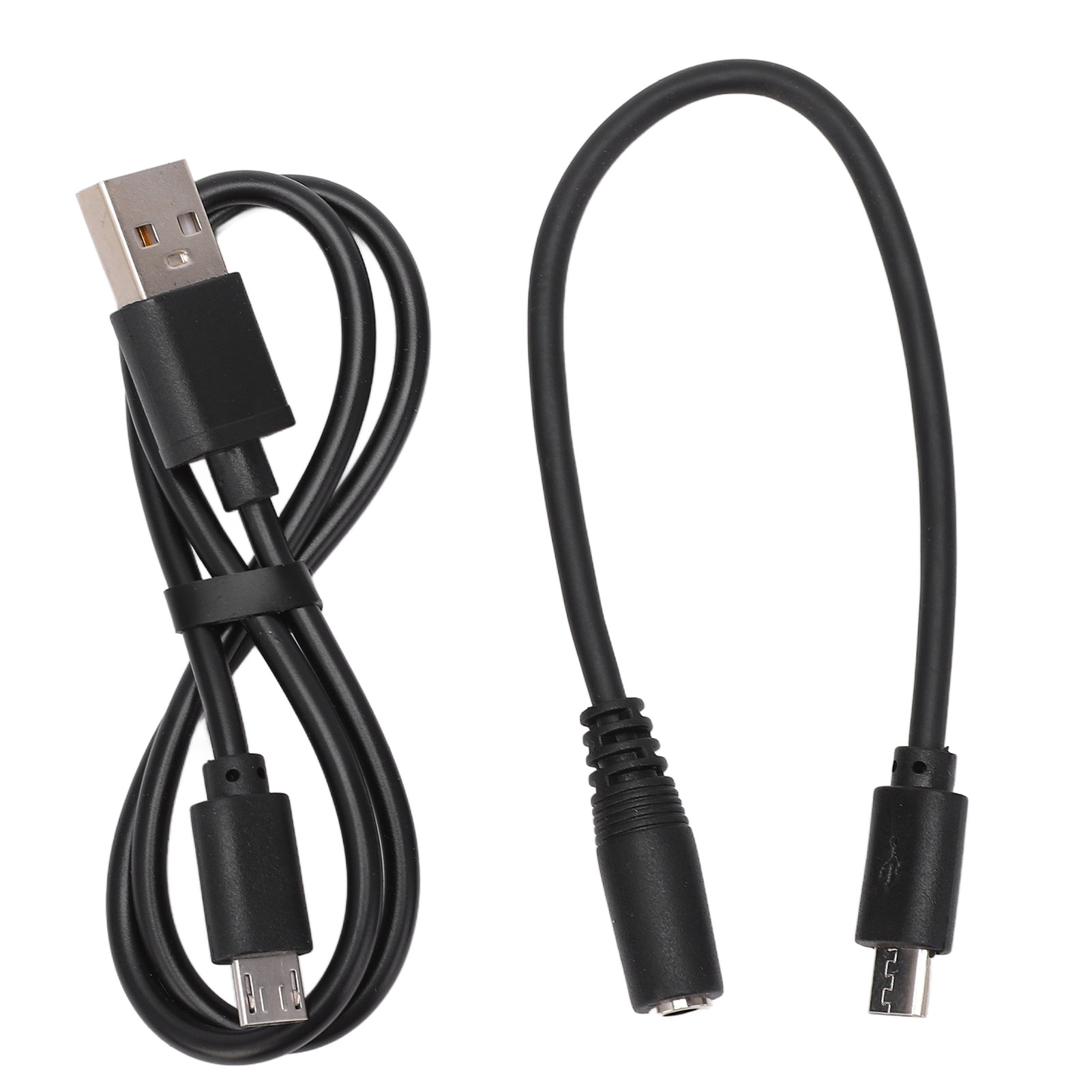 Zwei schwarze Kabel: eines mit USB-A zu Micro-USB, das andere mit USB-A zu 3,5-mm-Buchse.