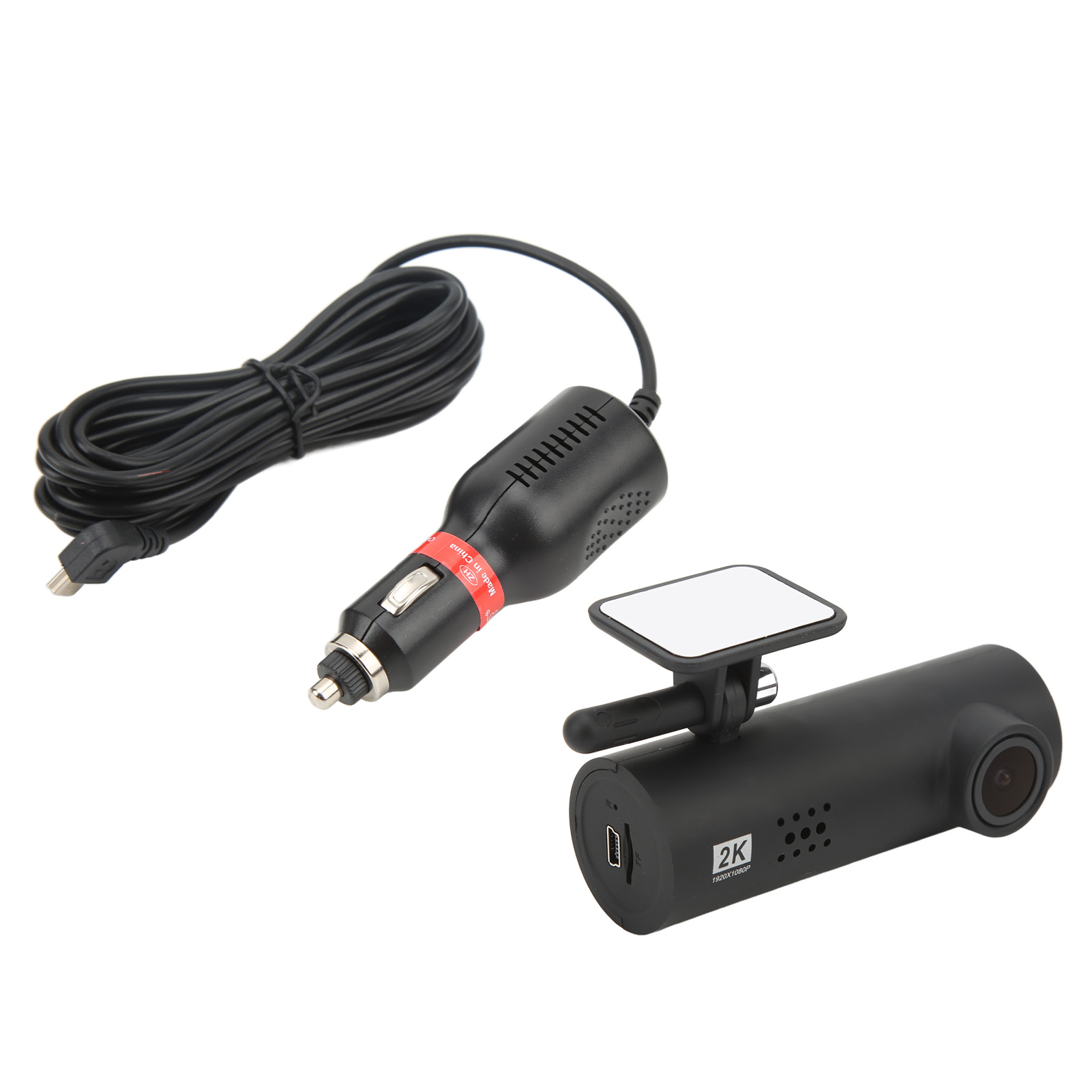 Ein schwarzer Auto-Kamera-Rekorder mit Ladekabel und Zigarettenanzünderstecker.