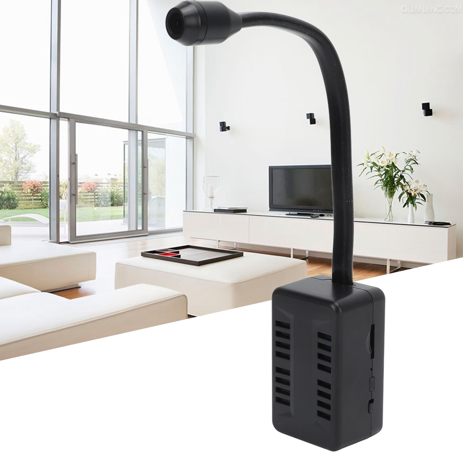 Ein schwarzer Mini-Würfel mit flexibler Kamera steht in einem modernen Wohnzimmer.