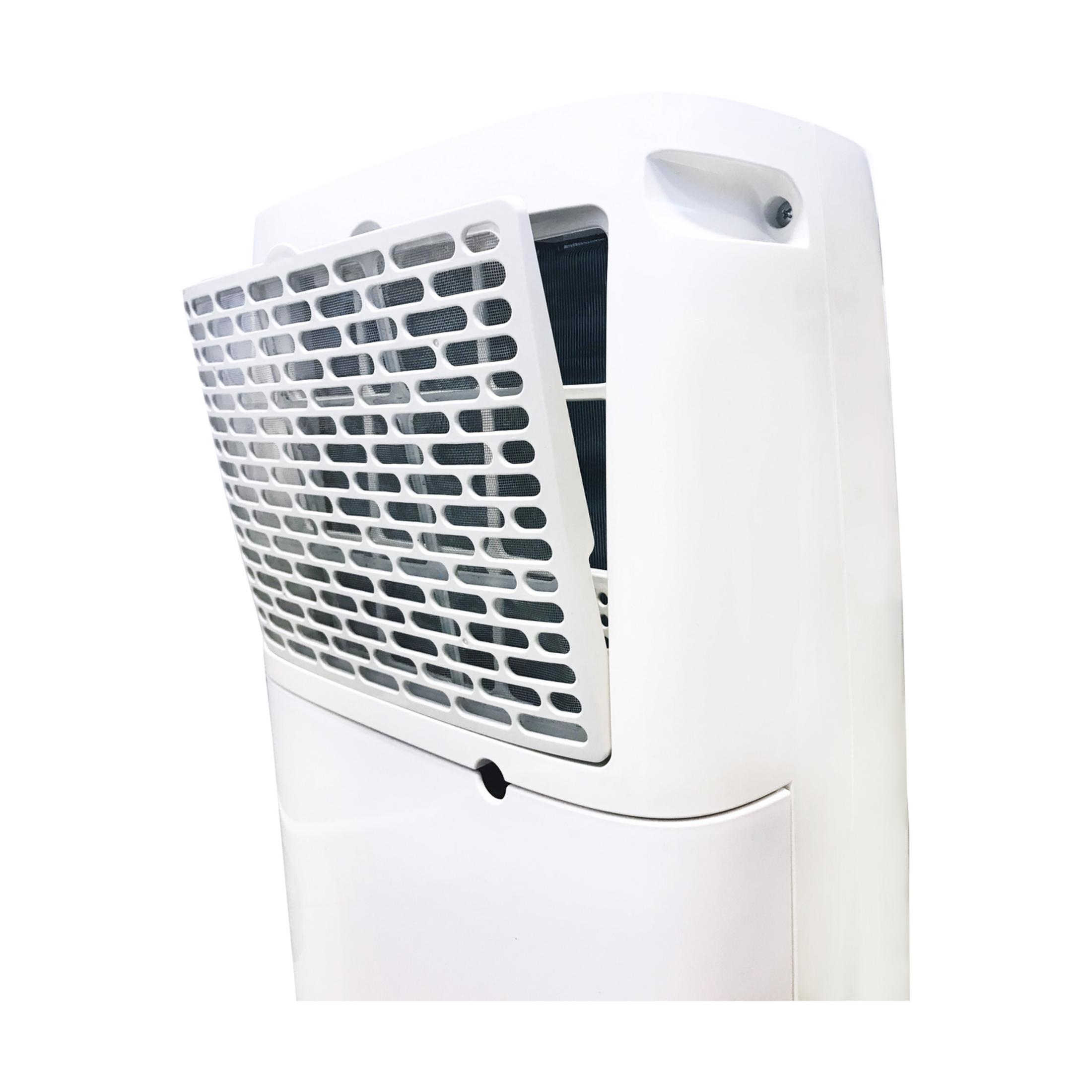 Un condizionatore bianco con la griglia di ventilazione aperta, che mostra alette nere.