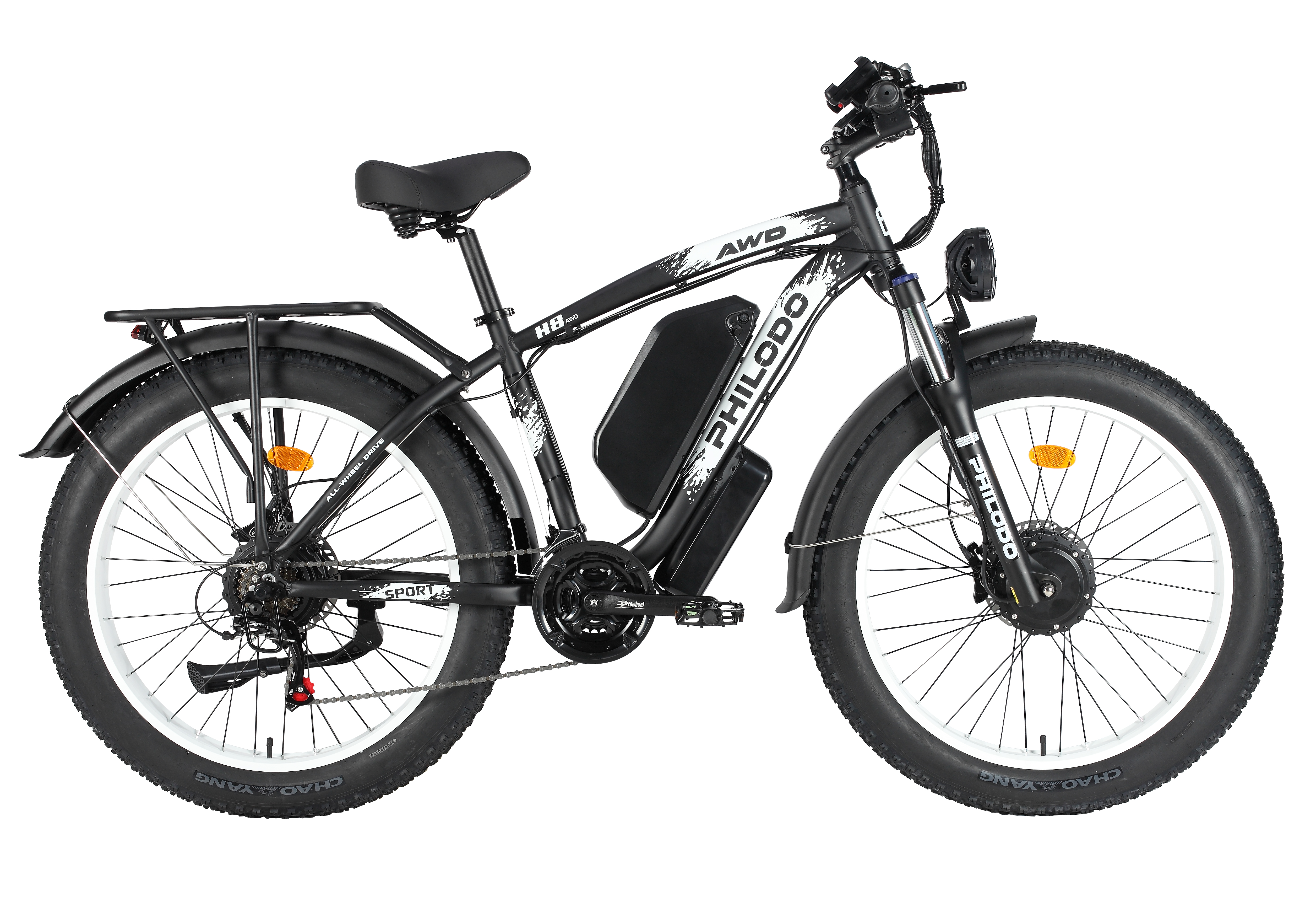 Schwarzes E-Bike mit fetten Reifen, Gepäckträger und Frontscheinwerfer.