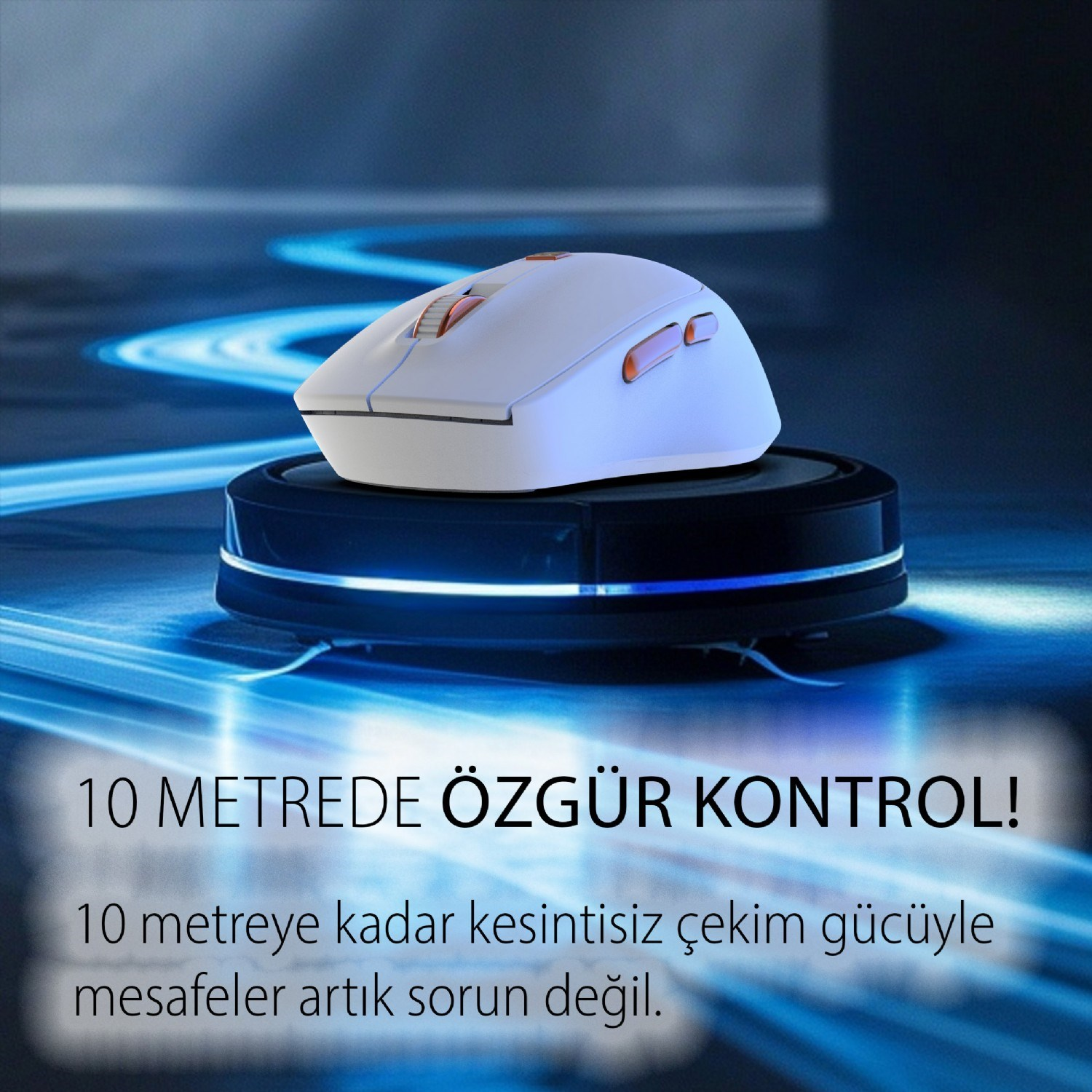 Turuncu vurgulu beyaz fare şarj istasyonunda duruyor.
