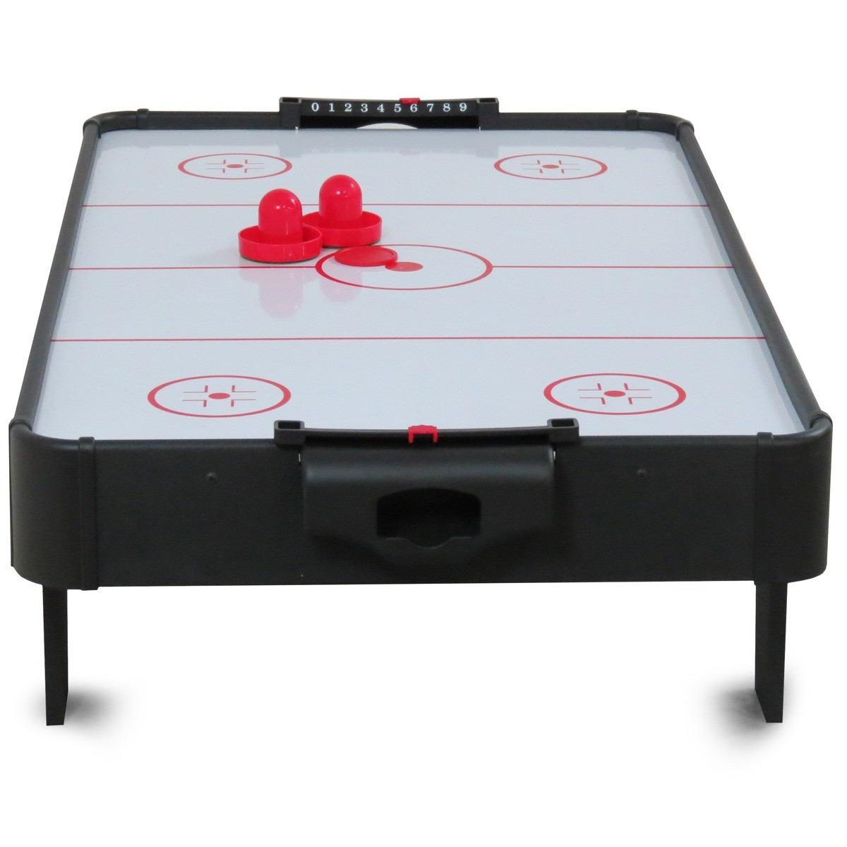 Een tafel-airhockey spel met rode paddles en pucks op een wit speelveld.
