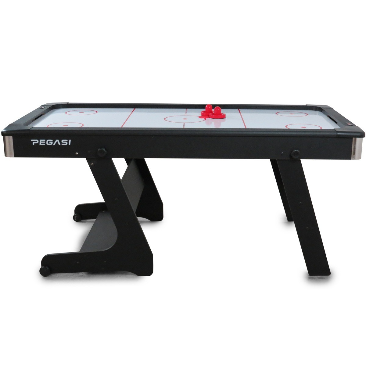 Een zwarte airhockeytafel met rode paddles en pucks op een wit speelveld.