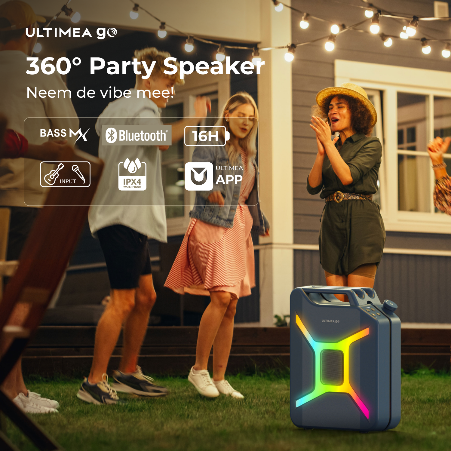 Ultimea Go 360° Party Speaker met kleurige lichten op tuinfeest.