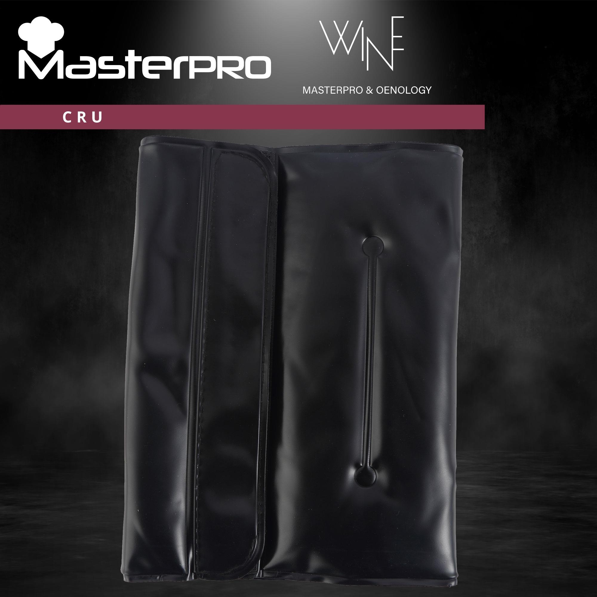 Funda de cuero negra con logo MasterPRO dorado y la palabra CRU.