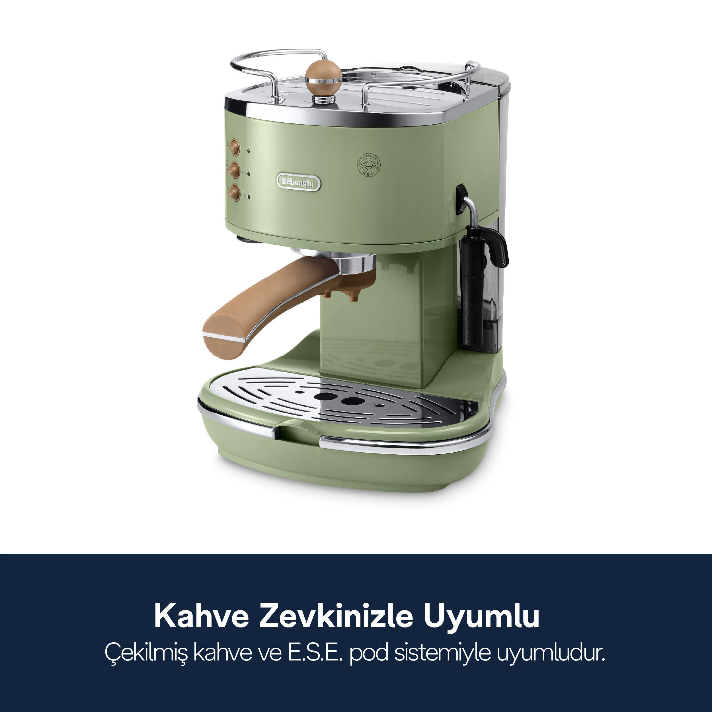 Jasnozielona maszyna do espresso DeLonghi z brązowym uchwytem.
