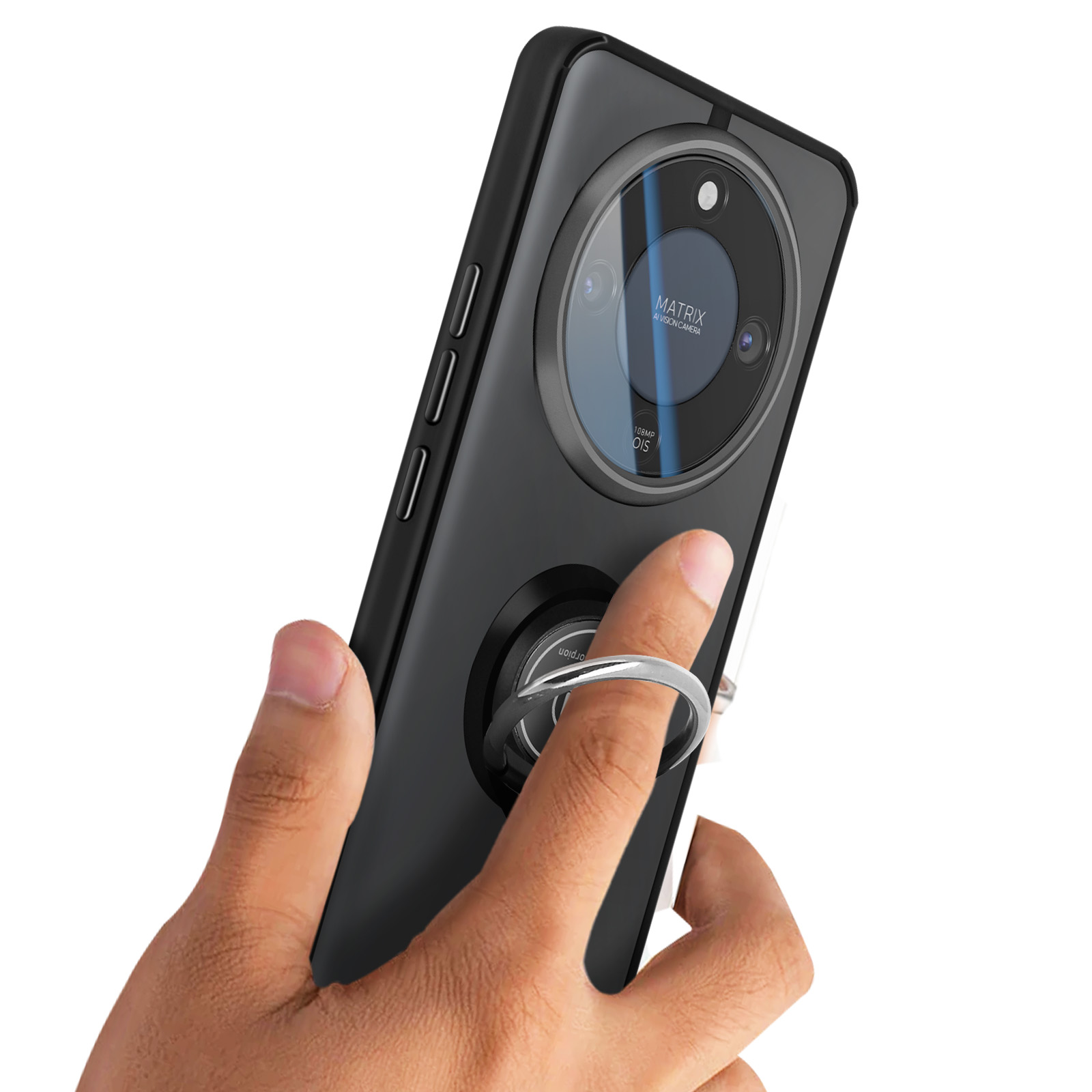 Une main tient un smartphone noir avec un support annulaire sur le module caméra.