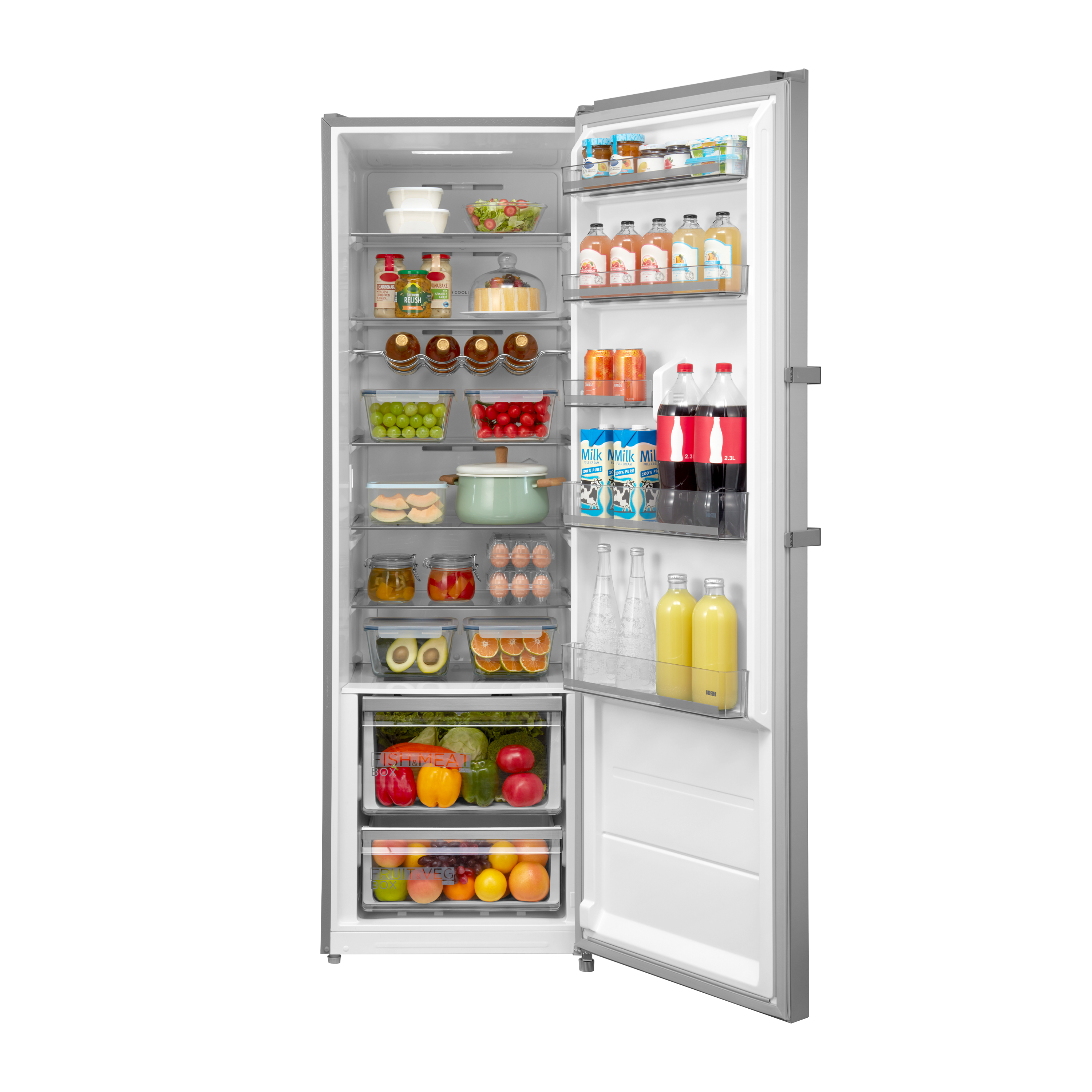 Ein offener Kühlschrank mit Lebensmitteln wie Obst, Gemüse, Getränken und Milch.
