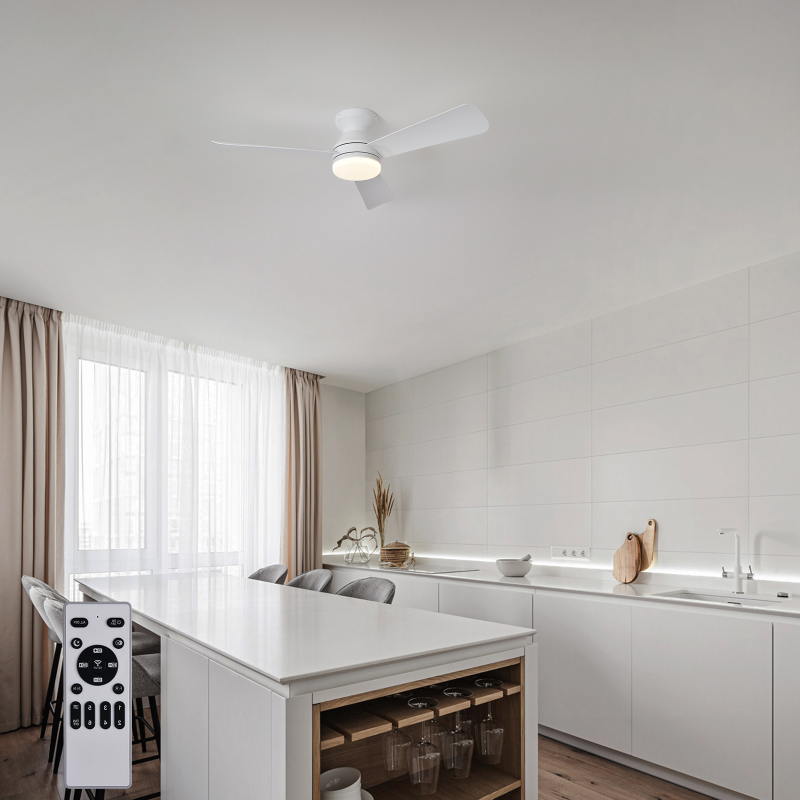 Moderna cocina blanca con ventilador de techo, isla y mando a distancia.