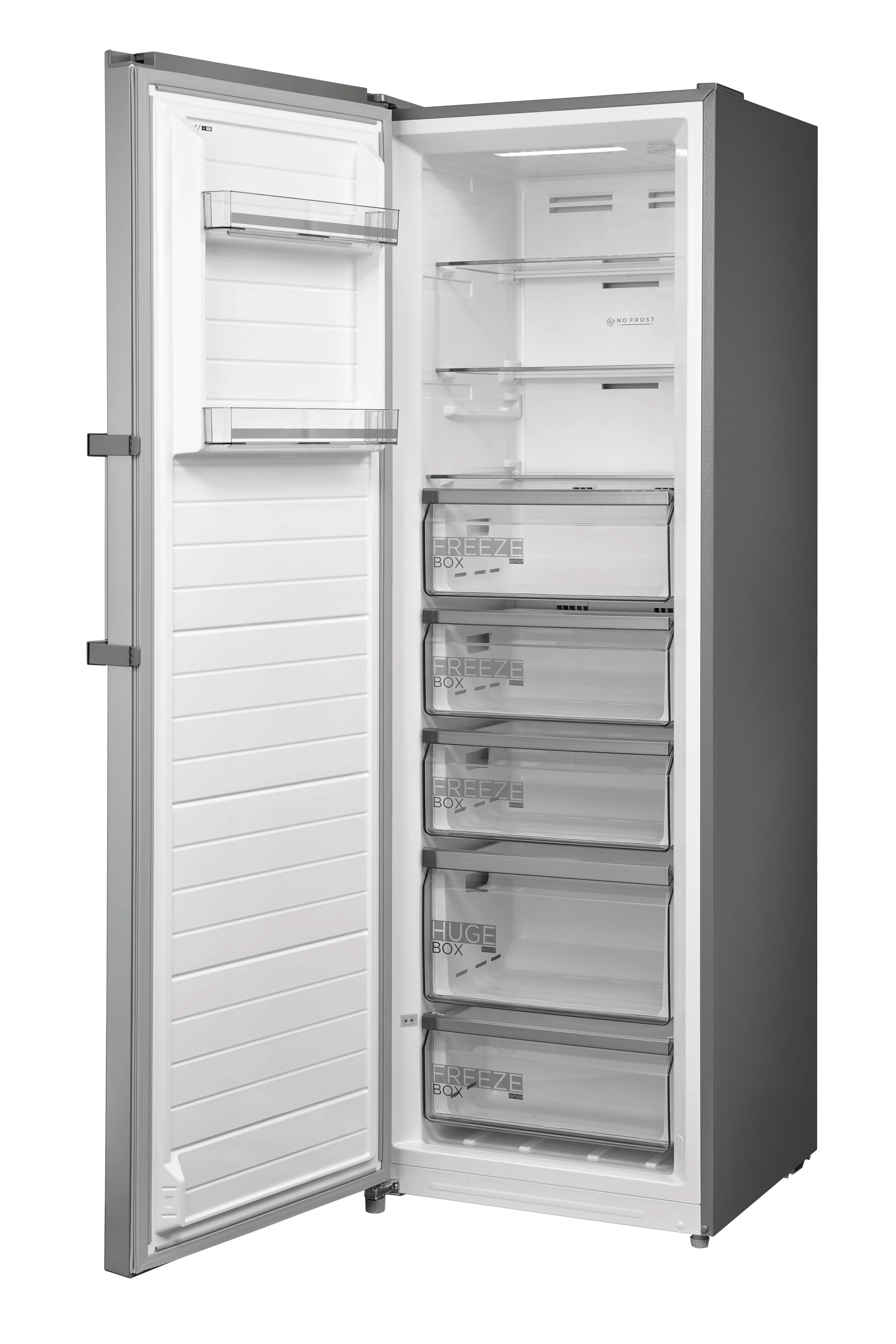 Ein offener, hoher Gefrierschrank mit mehreren Schubladen und Regalen.