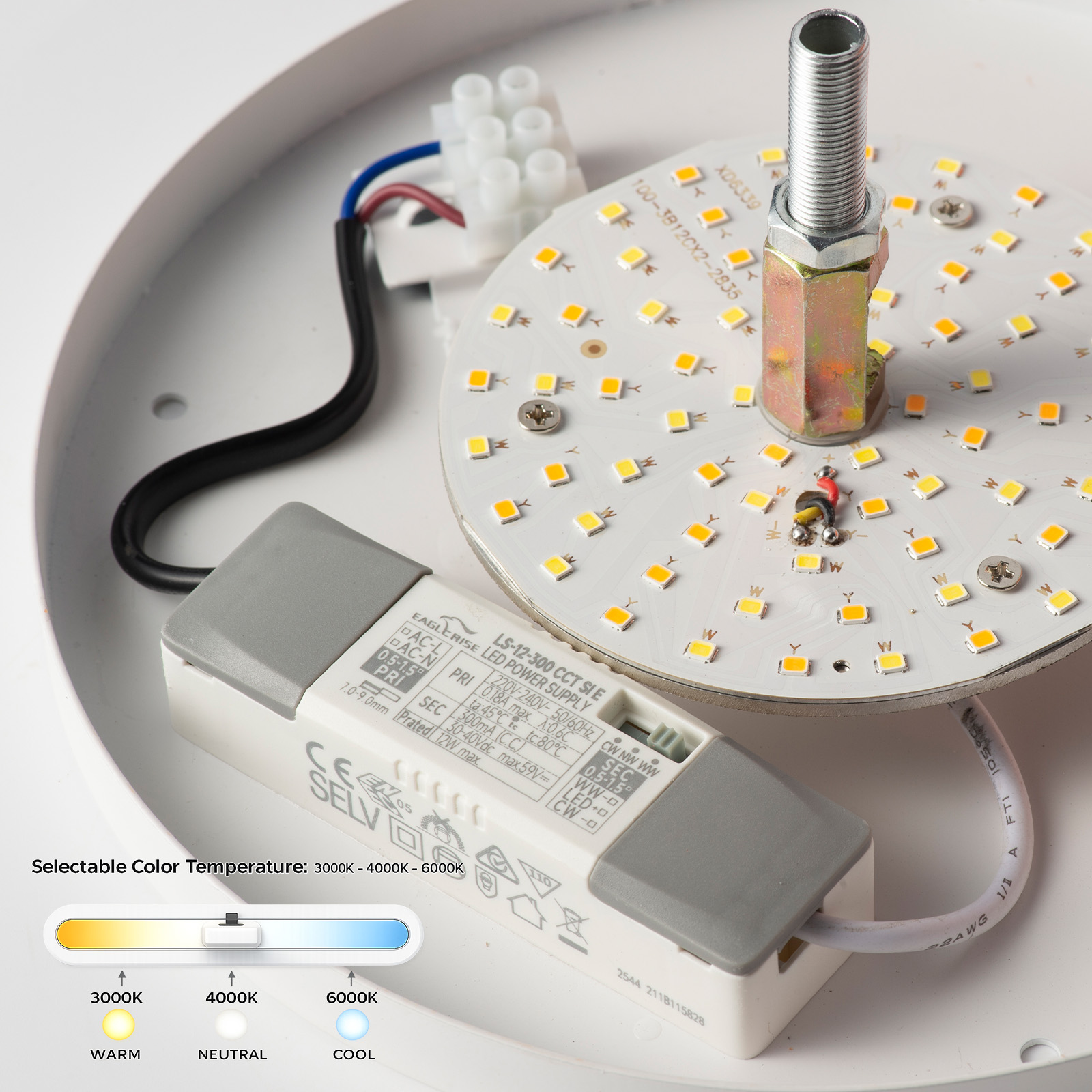 Controlador LED con placa de circuito y pantalla de temperatura de color seleccionable.