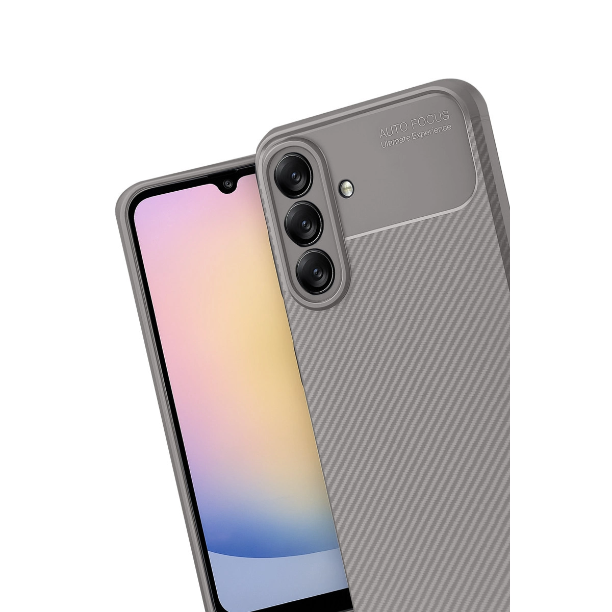 Karbon fiber dokulu gri telefon kılıfı, beyaz zeminde üç kamera.