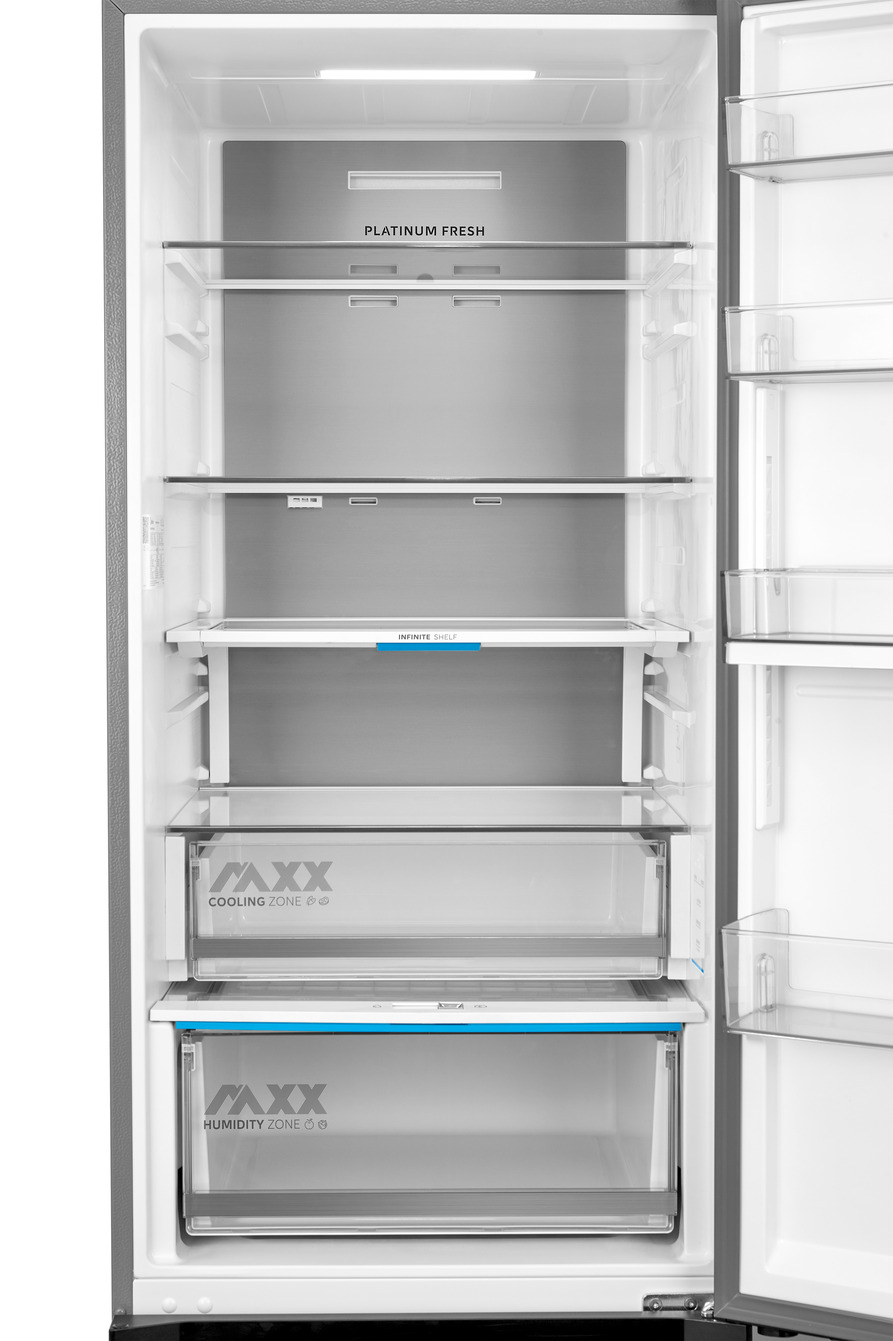 Ein leerer Kühlschrank mit Glasböden, Schubladen und Lichtern.