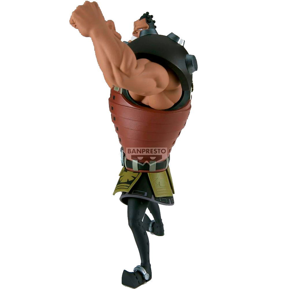 Un action figure con braccia marroni, corazza rossa e elmo nero.