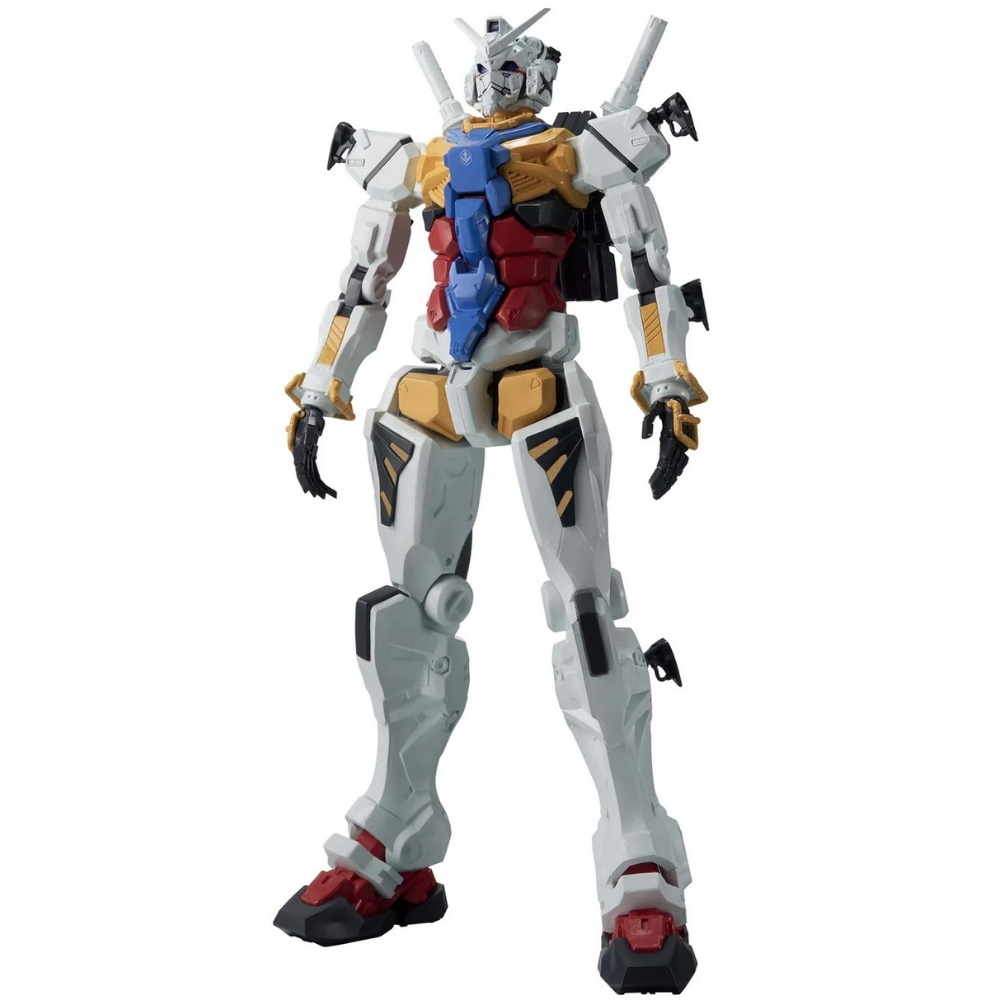 Un robot Gundam bianco con accenti blu, rossi e gialli in piedi.