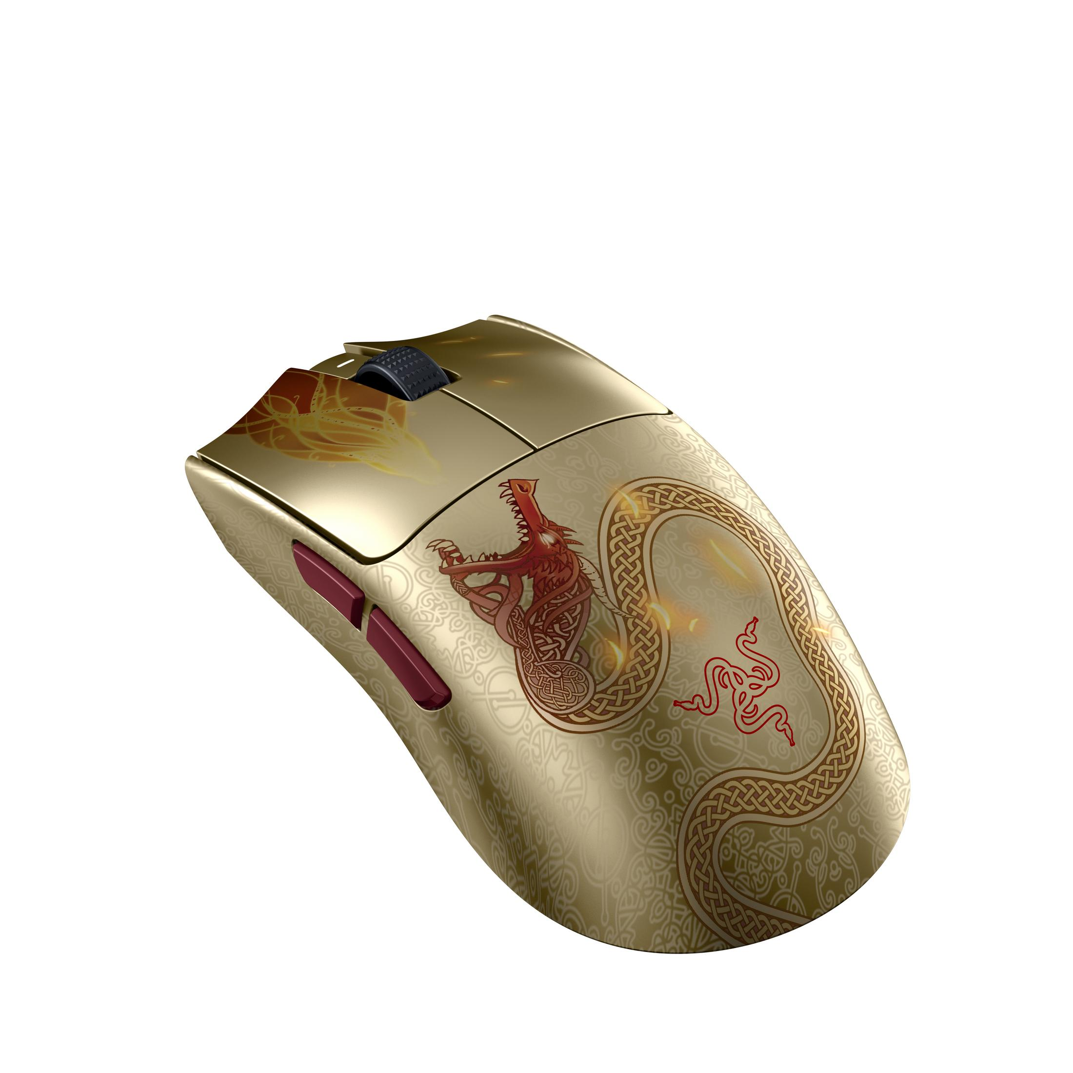 Gouden muis met draken- en Keltisch patroon, witte en rode accenten.
