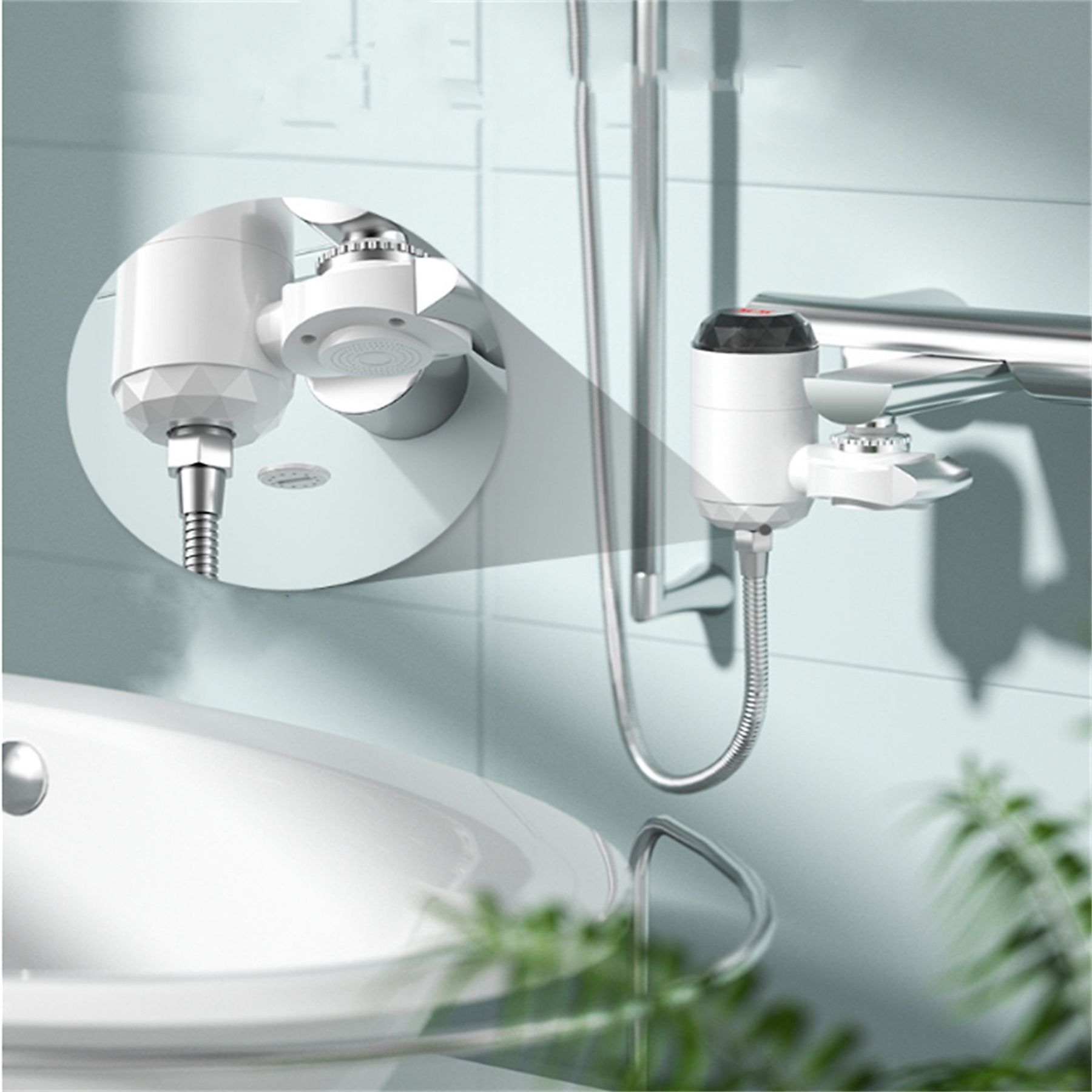 Ein weißer Duschkopfaufsatz mit Schläuchen und Wanne in einem Badezimmer.