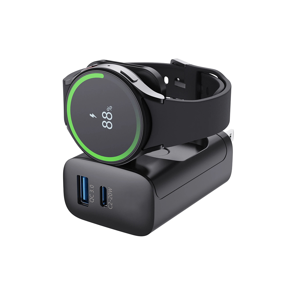 Uno smartwatch nero con l'88% di batteria si sta caricando su un caricatore.