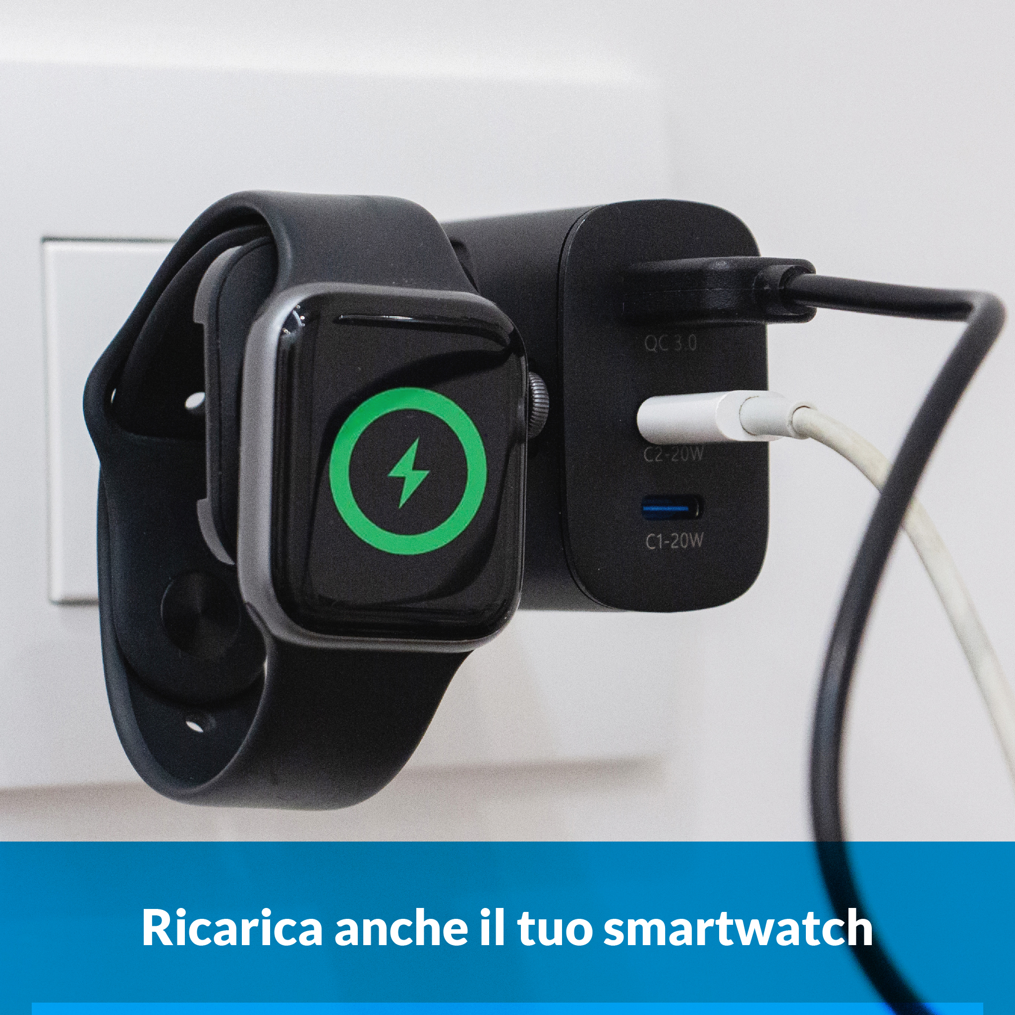 Uno smartwatch si sta caricando su un caricatore nero con QC 3.0.