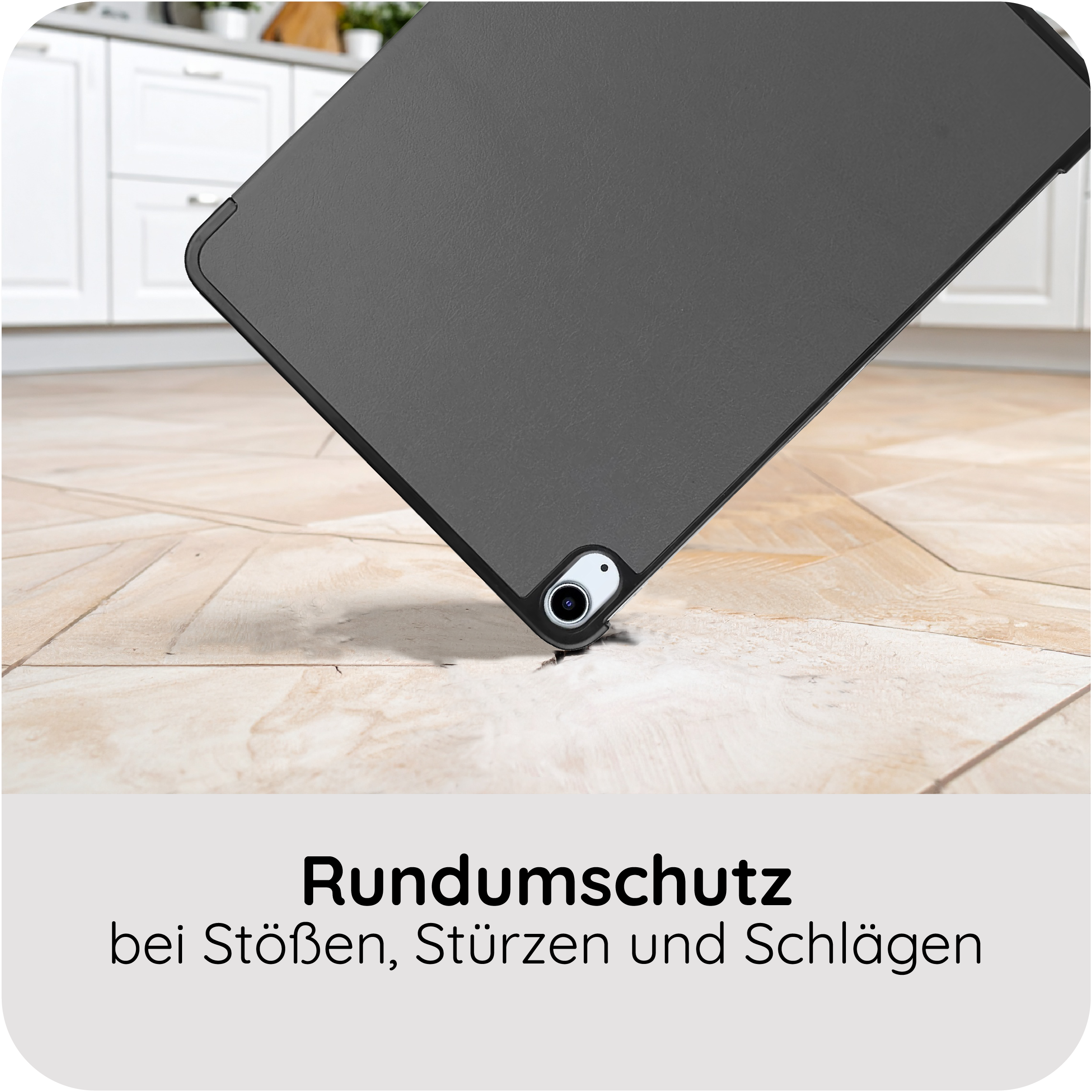 Dunkelgraues Tablet mit Kamera auf Holzboden in einer Küche.