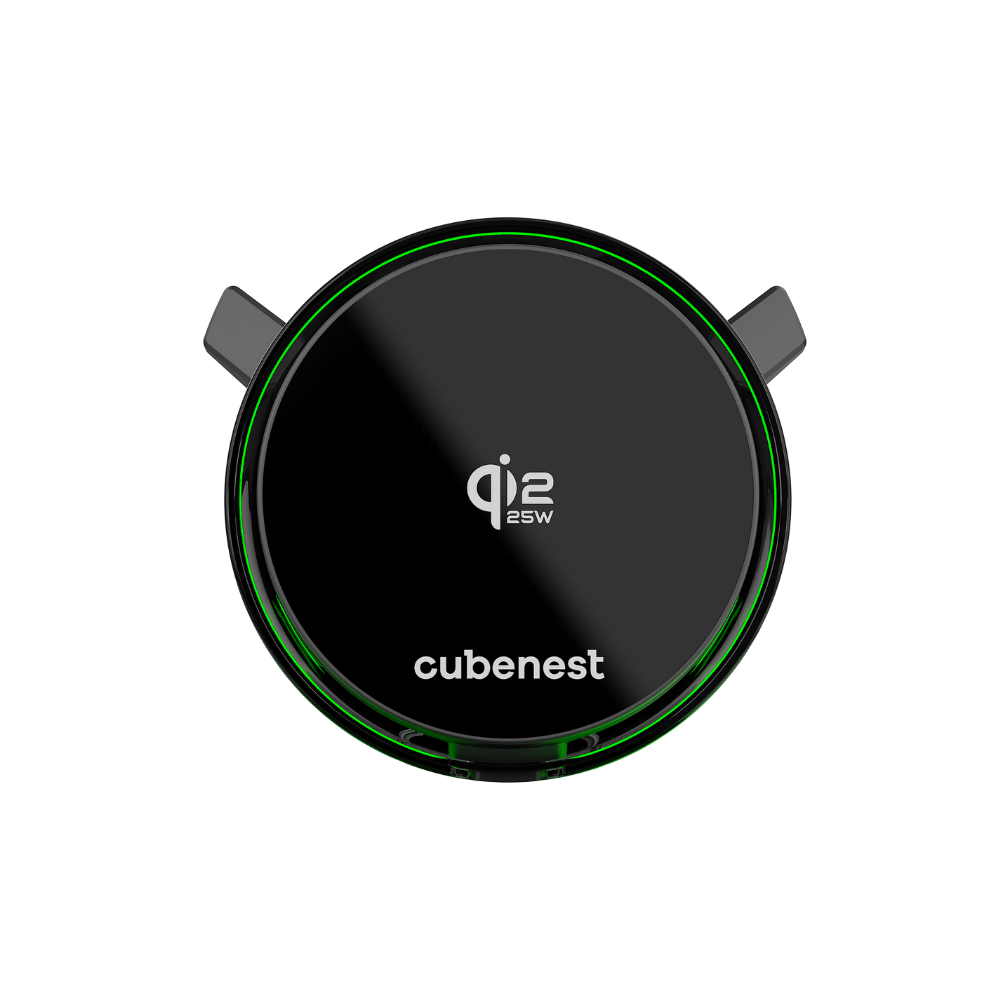 Caricatore Qi rotondo nero con bordo verde e logo Cubenest.