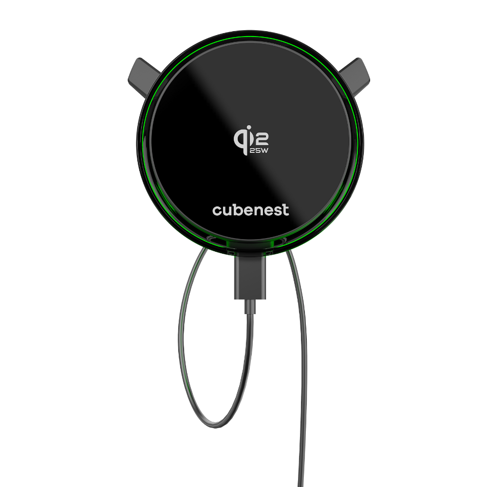 Caricatore Qi2 rotondo nero con bordo verde e cavo.