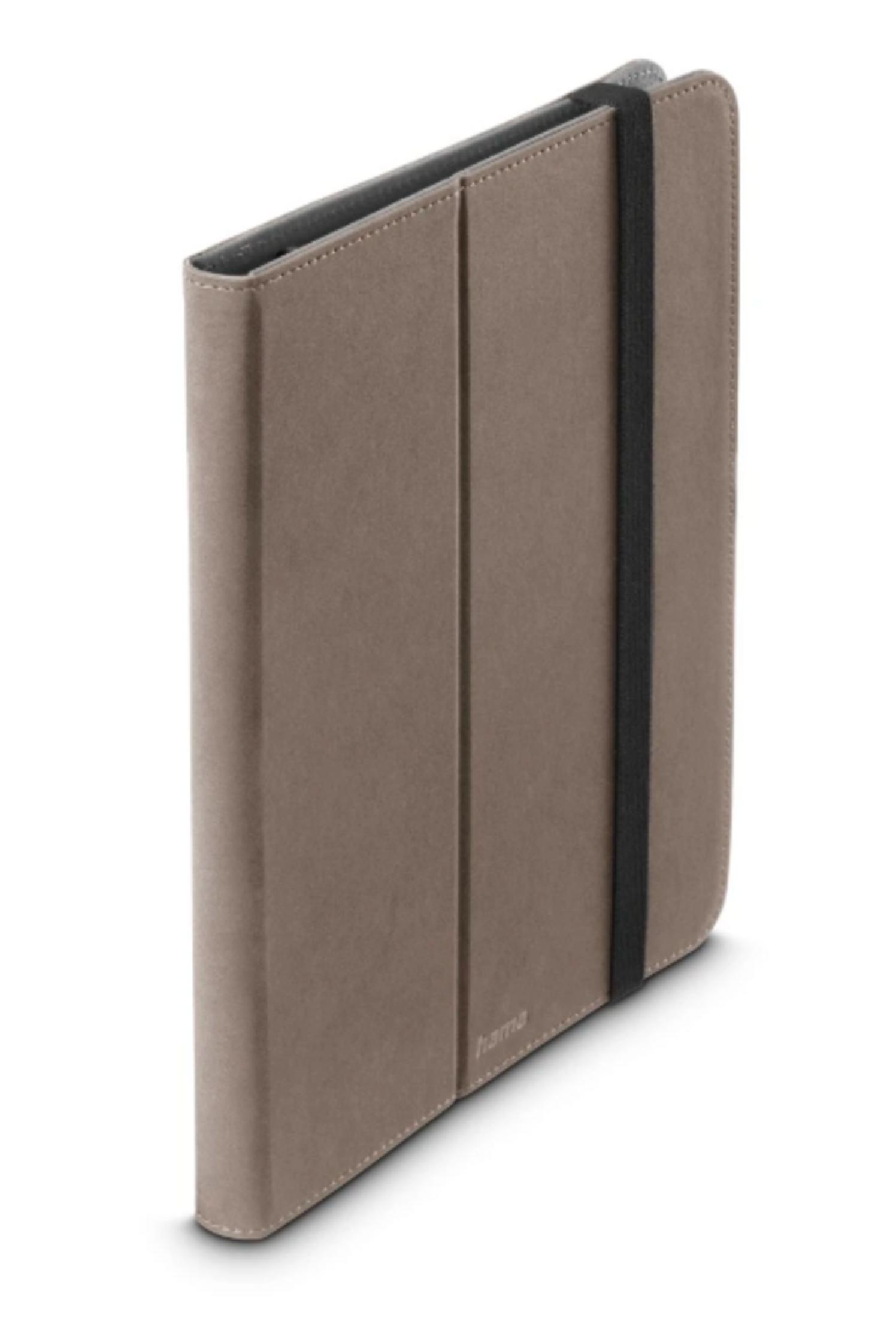 Ein braunes Tablet-Case mit schwarzem Gummiband, auf weißem Hintergrund.