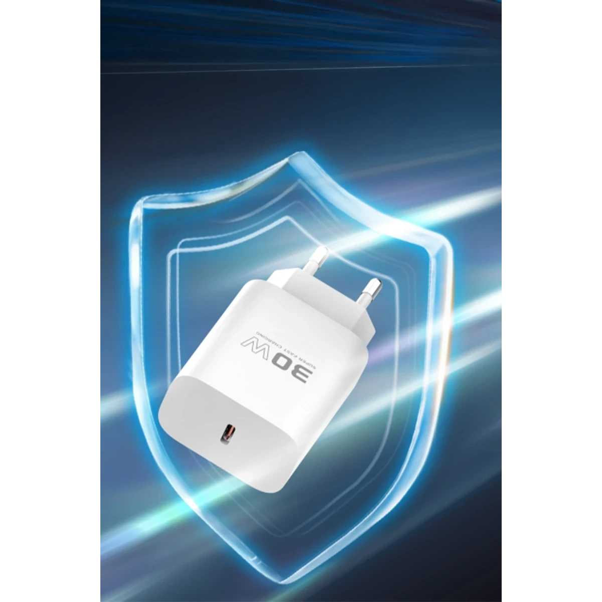 Kalkan arkasında USB-C bağlantı noktalı beyaz 30W hızlı şarj cihazı.