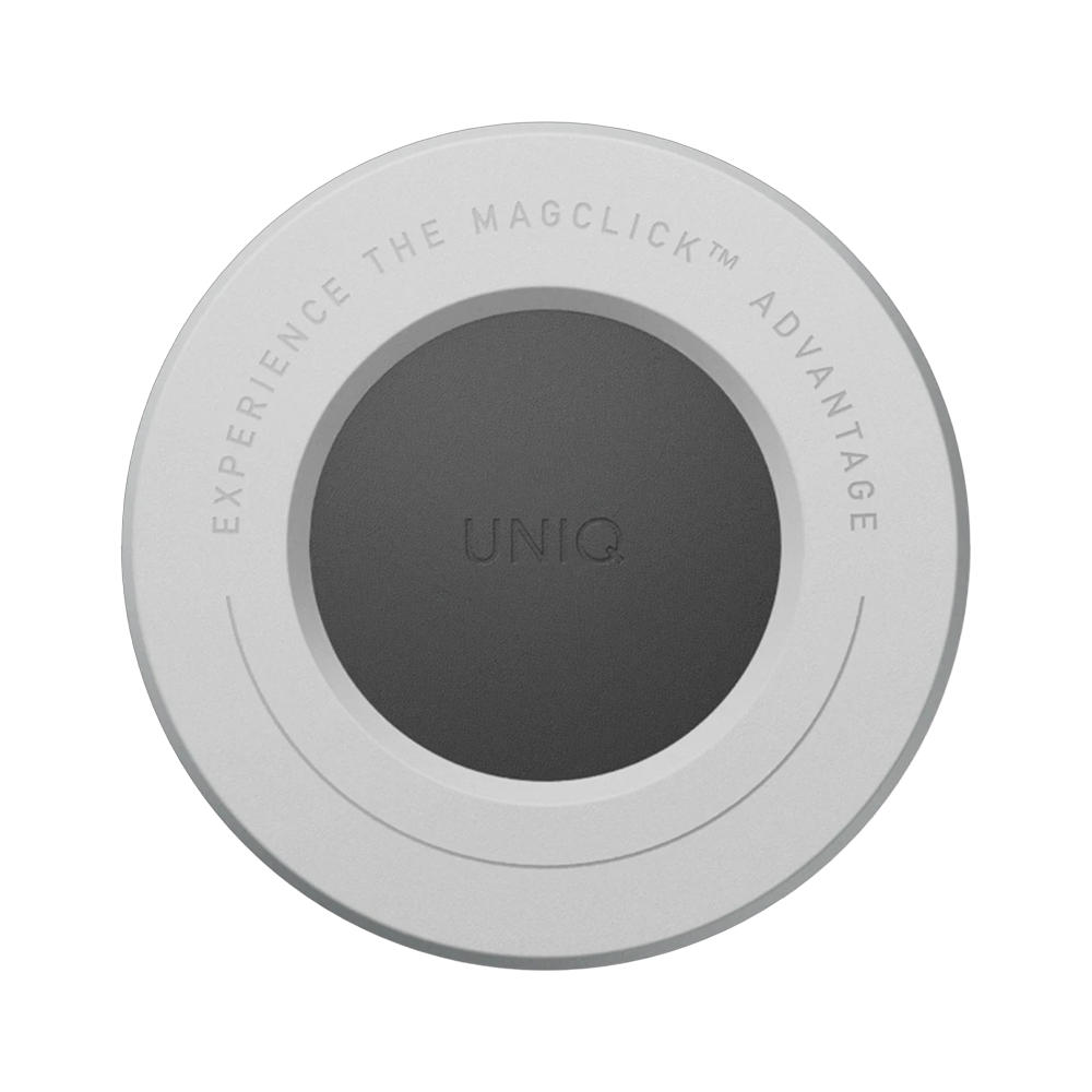 Metinli gri UNIQ MagClick adaptörü.