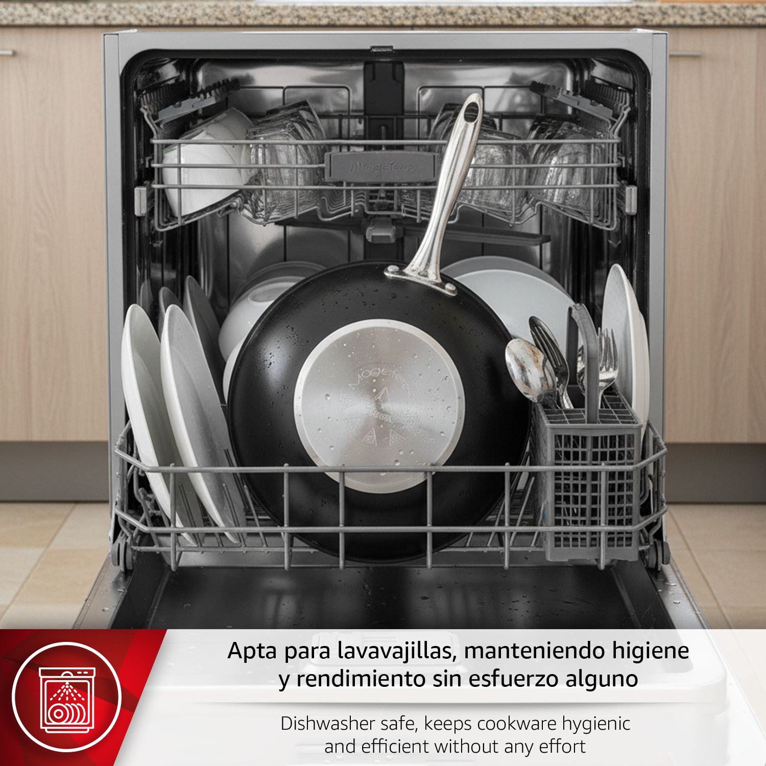 Cesta de lavavajillas con sartén, platos, vasos y cubiertos dentro.