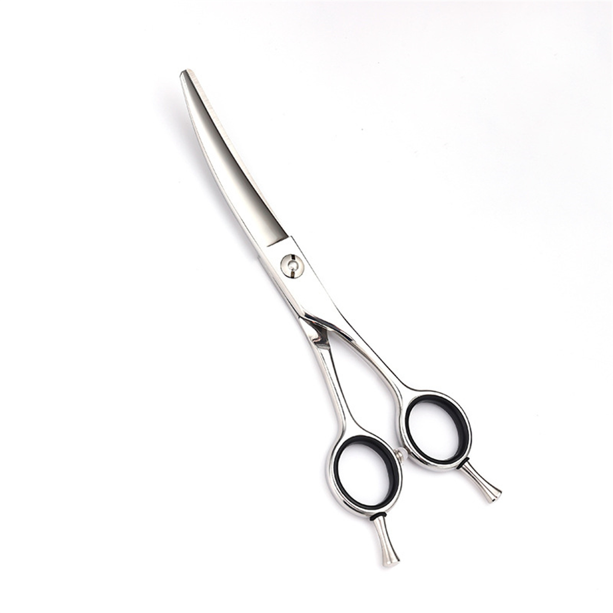 Eine gebogene Schere aus silbernem Metall mit schwarzen Ringen für die Finger.