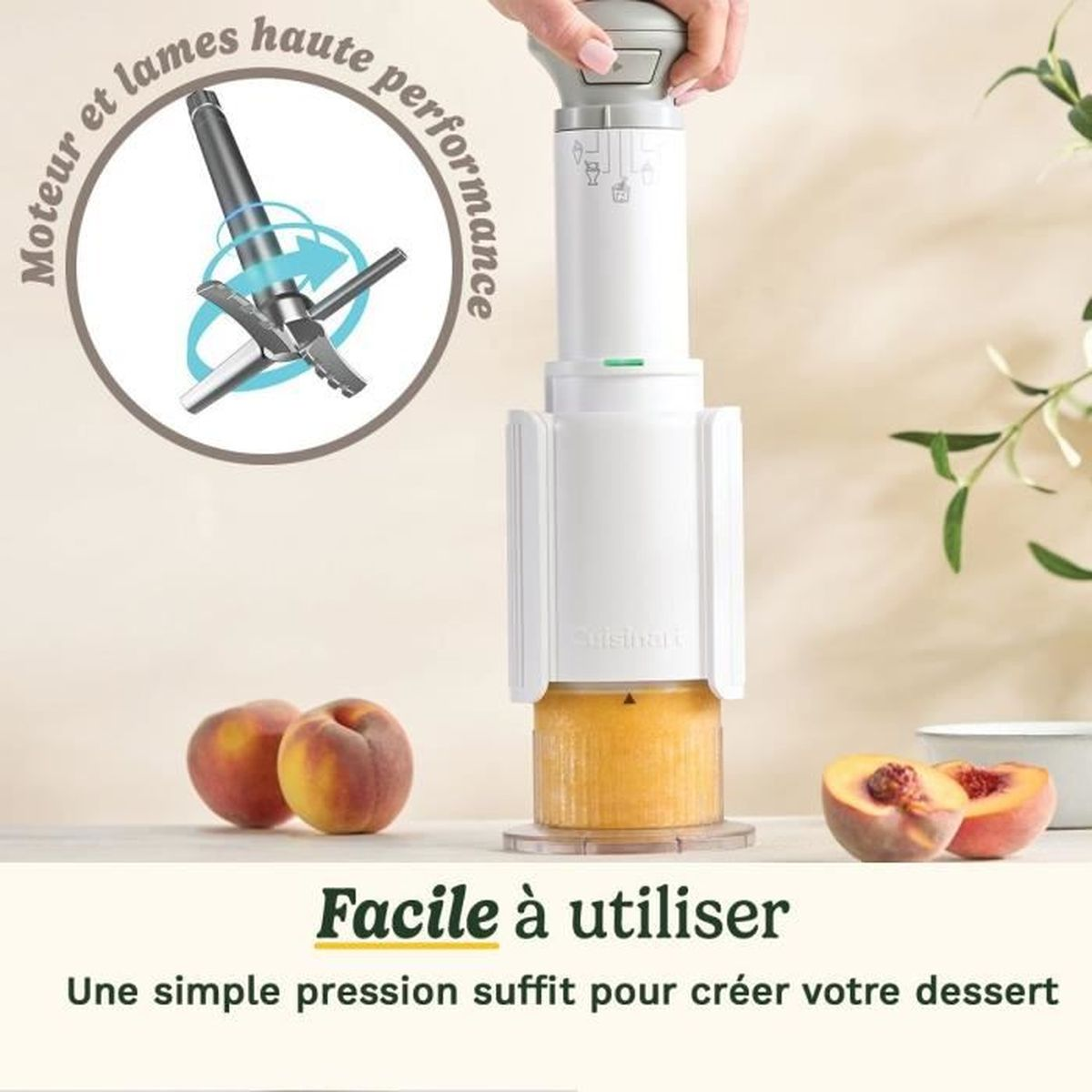 Produttore di dessert bianco con pesche accanto. Mostra lame.