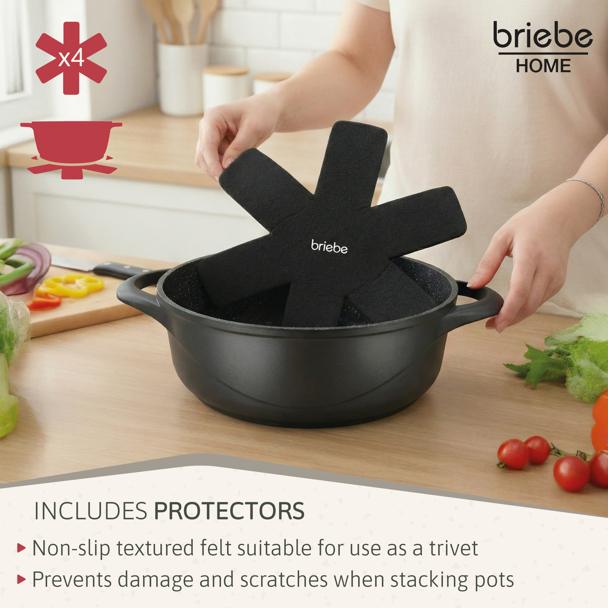 Protector de olla negro de fieltro sobre una olla. Incluye x4. Verduras al fondo.